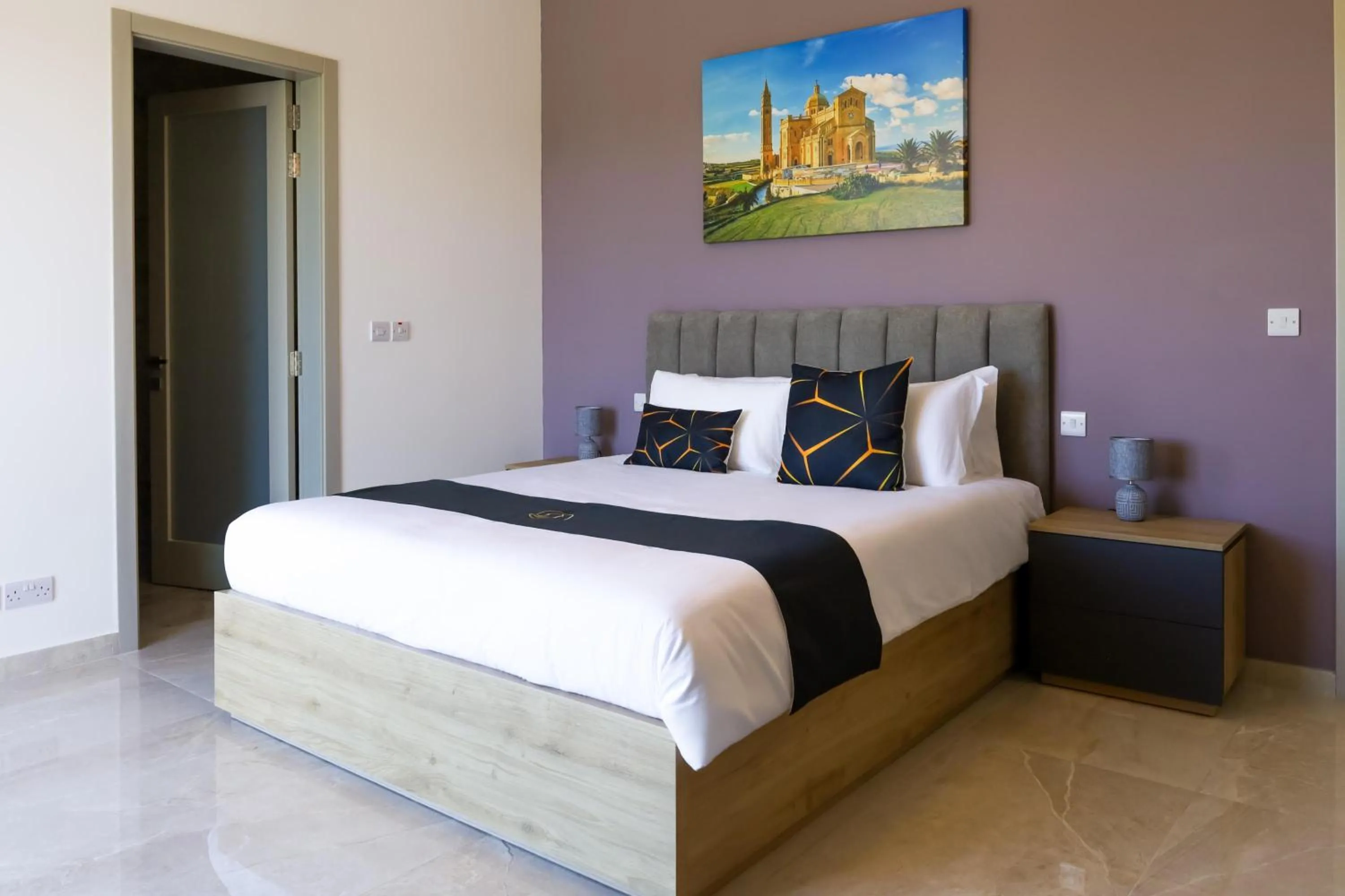 Bedroom, Bed in Magnifica Gozitan Villa Pool And Jacuzzi - Happy Rentals