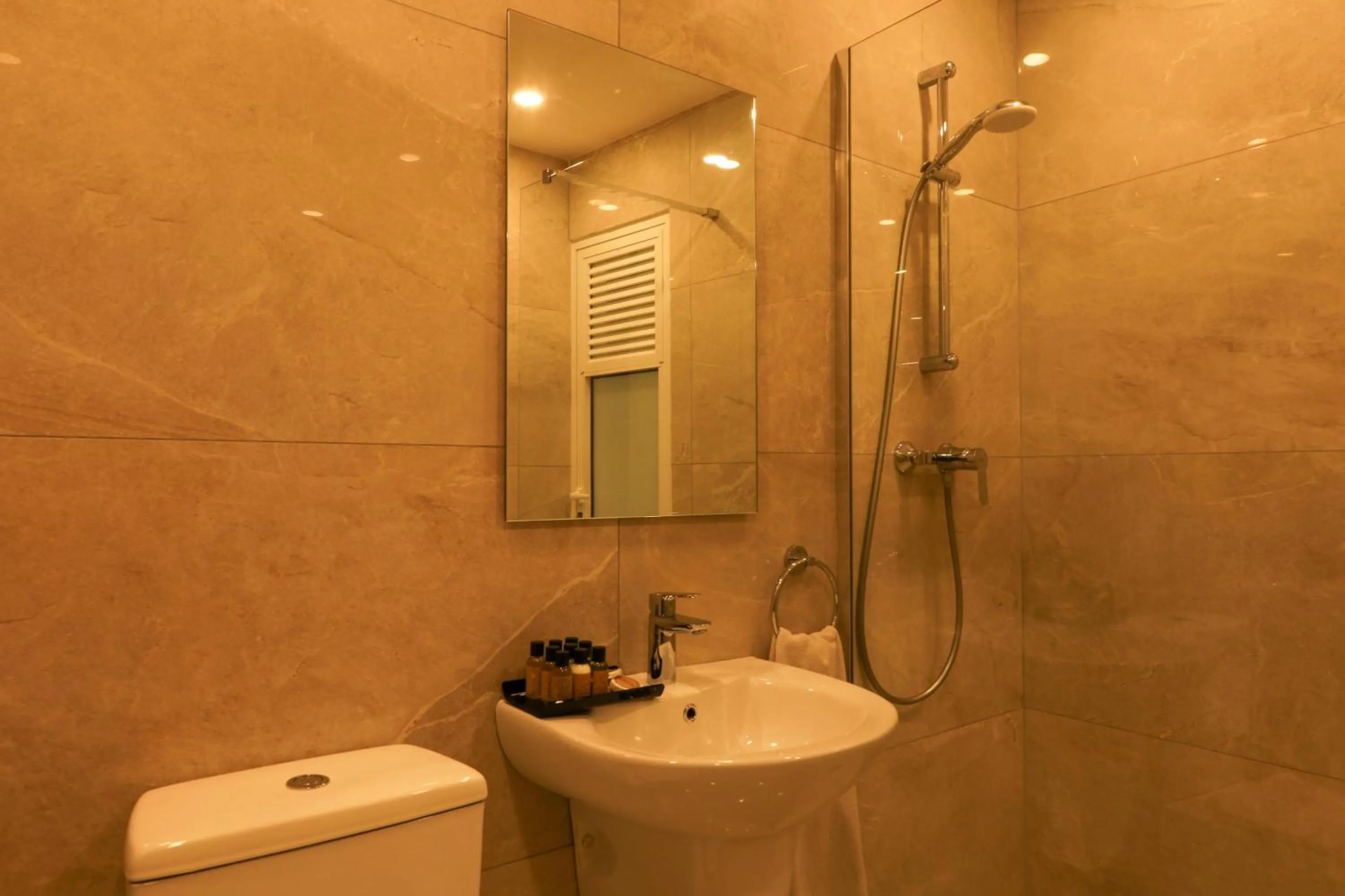 Bathroom in Magnifica Gozitan Villa Pool And Jacuzzi - Happy Rentals
