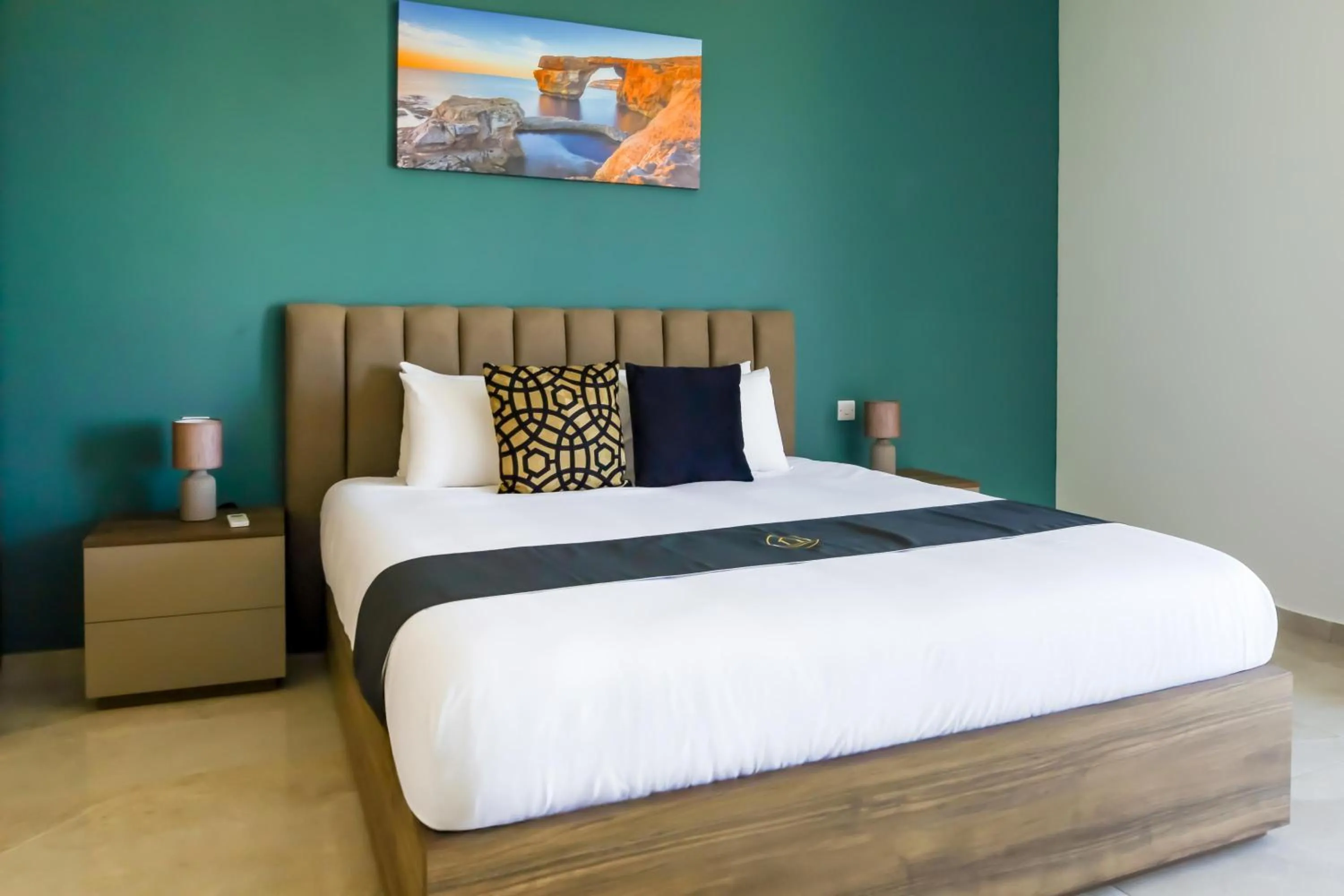 Bedroom, Bed in Magnifica Gozitan Villa Pool And Jacuzzi - Happy Rentals