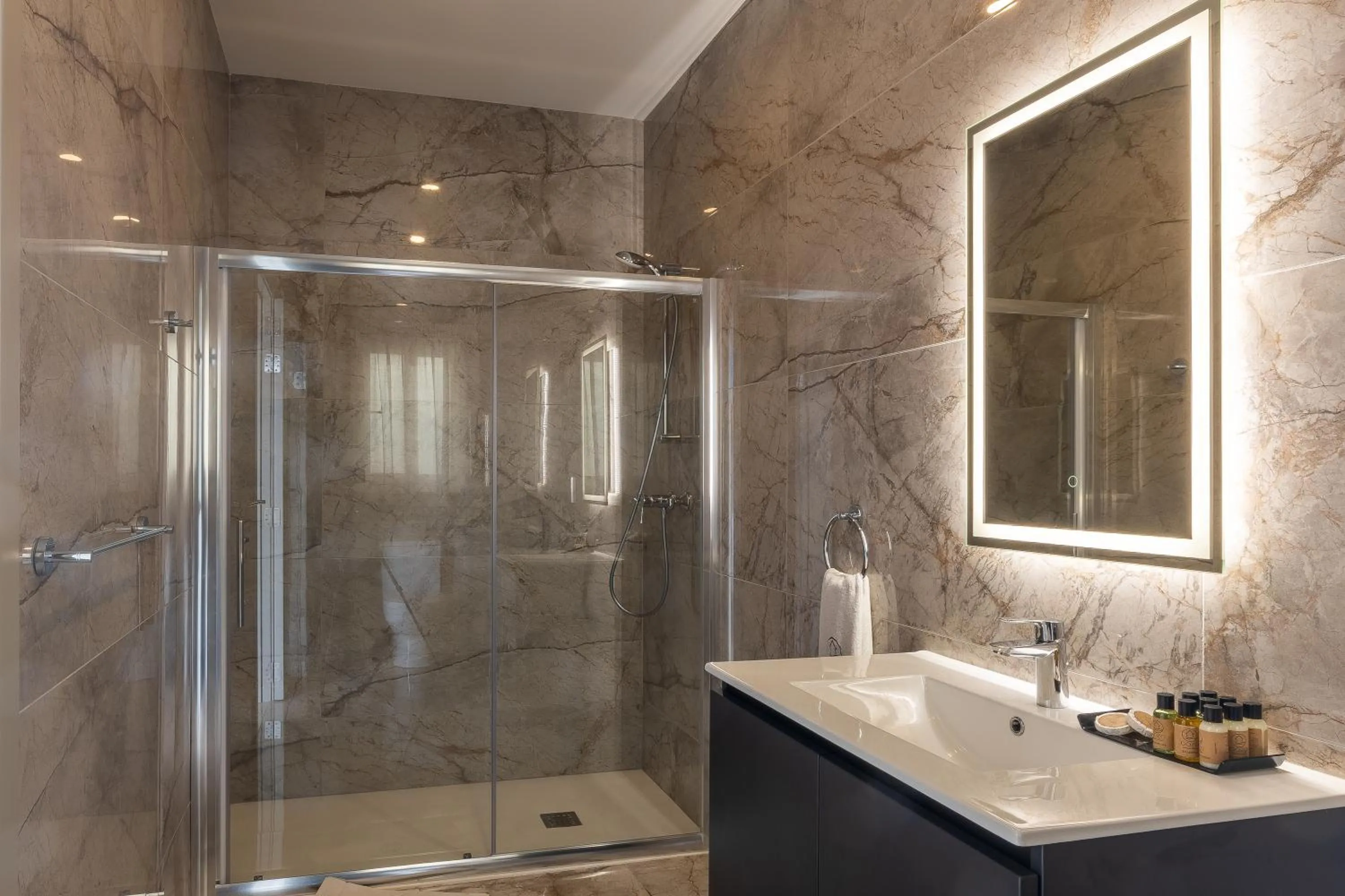 Bathroom in Magnifica Gozitan Villa Pool And Jacuzzi - Happy Rentals