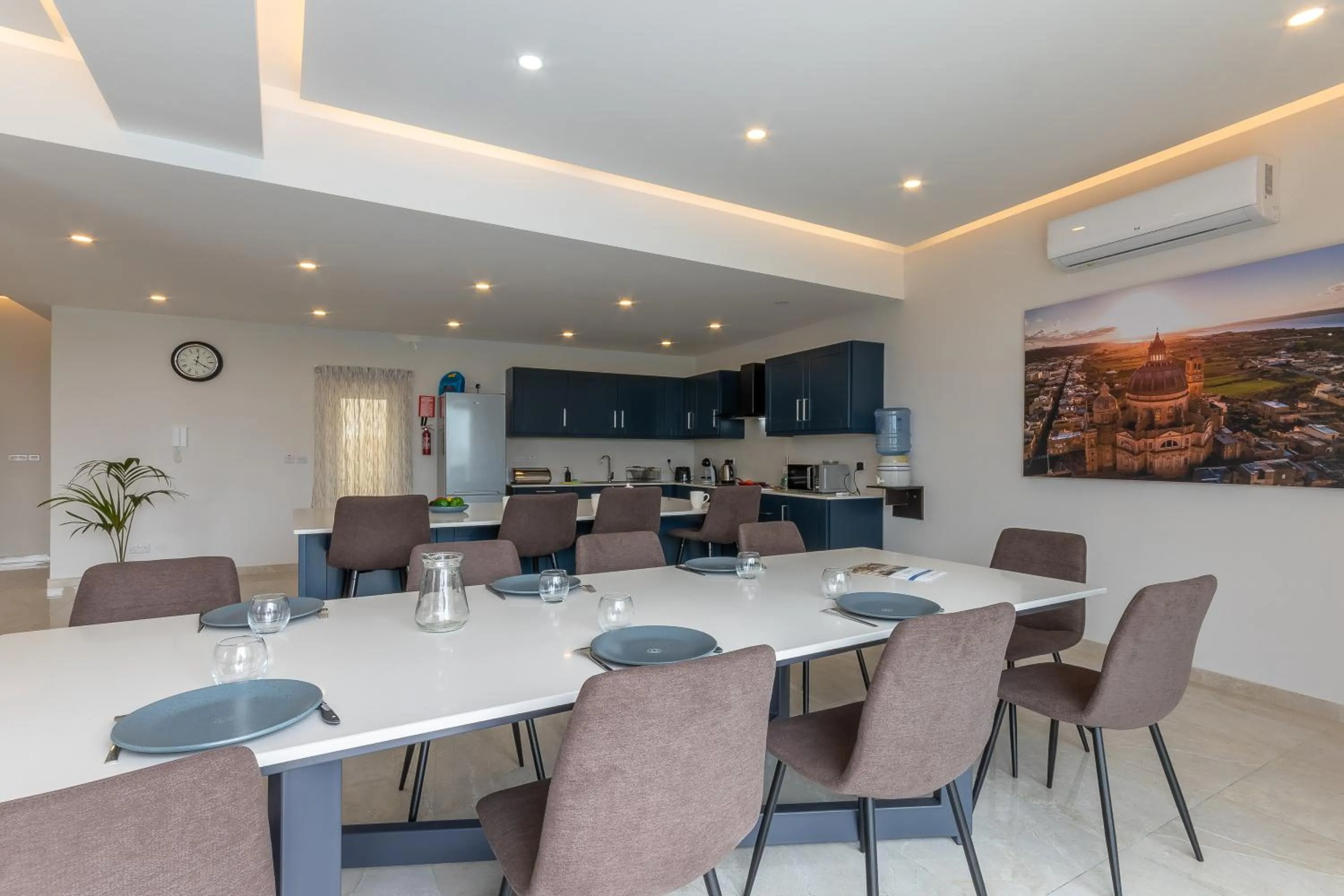Kitchen or kitchenette in Magnifica Gozitan Villa Pool And Jacuzzi - Happy Rentals