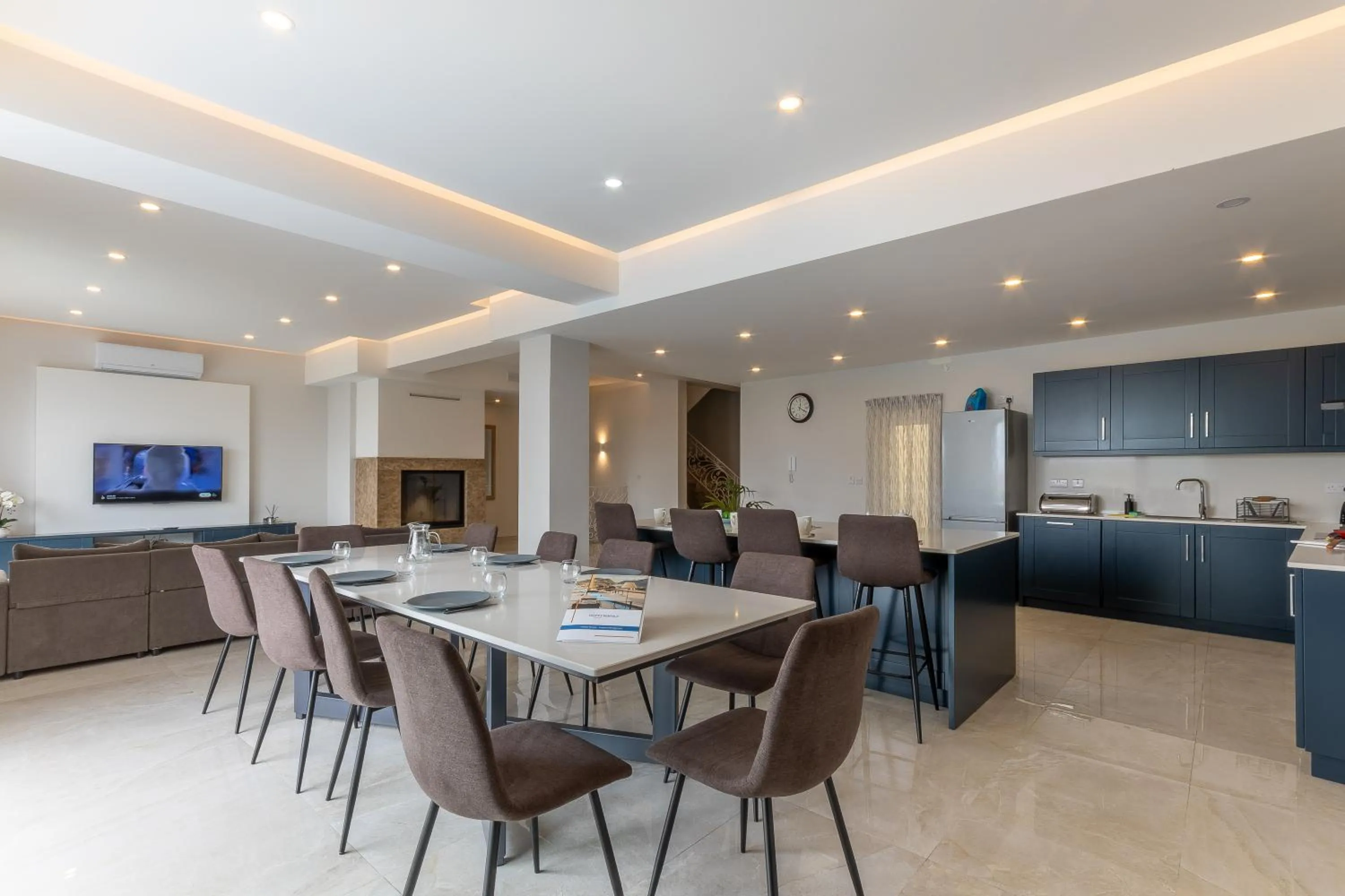Living room in Magnifica Gozitan Villa Pool And Jacuzzi - Happy Rentals