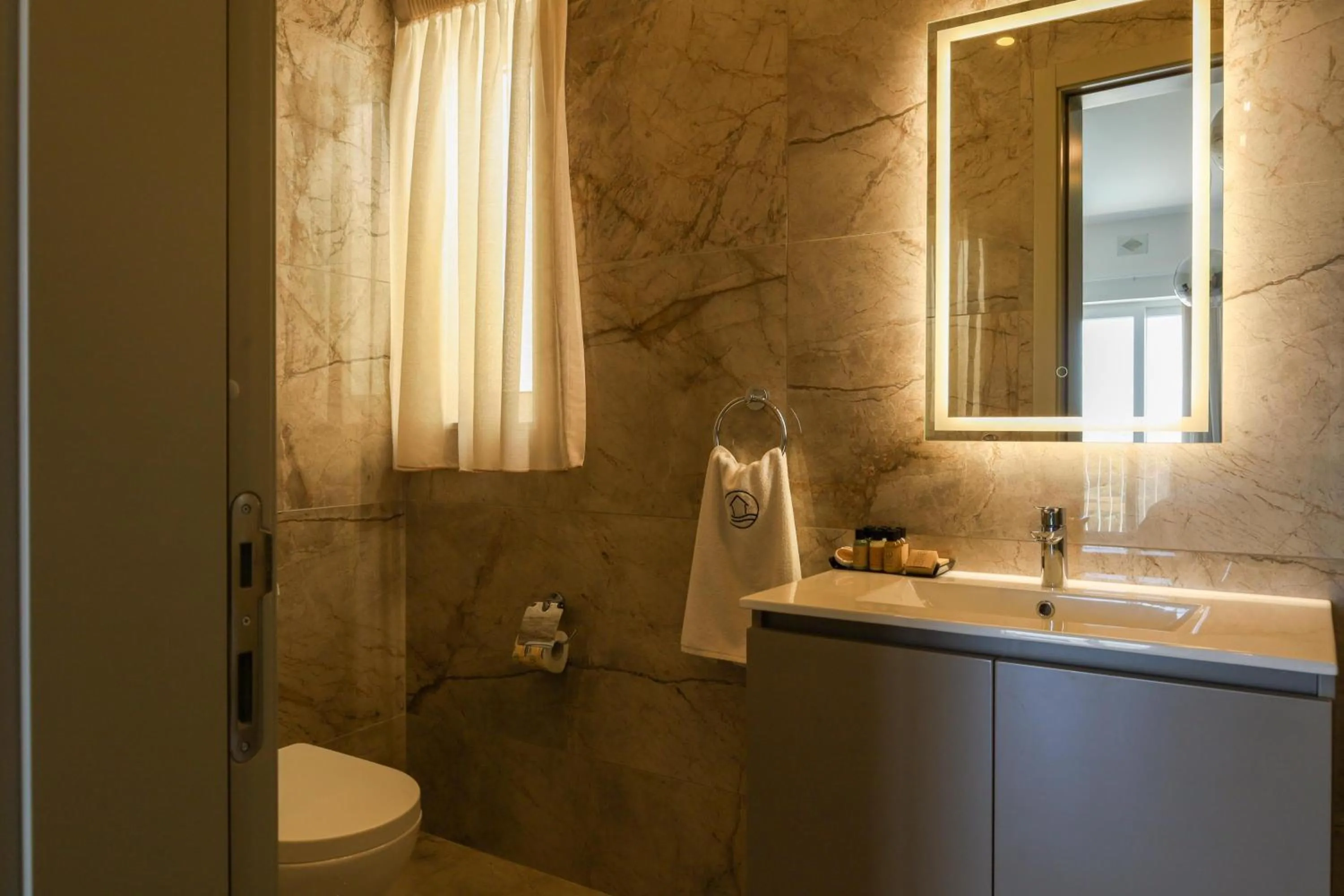 Bathroom in Magnifica Gozitan Villa Pool And Jacuzzi - Happy Rentals