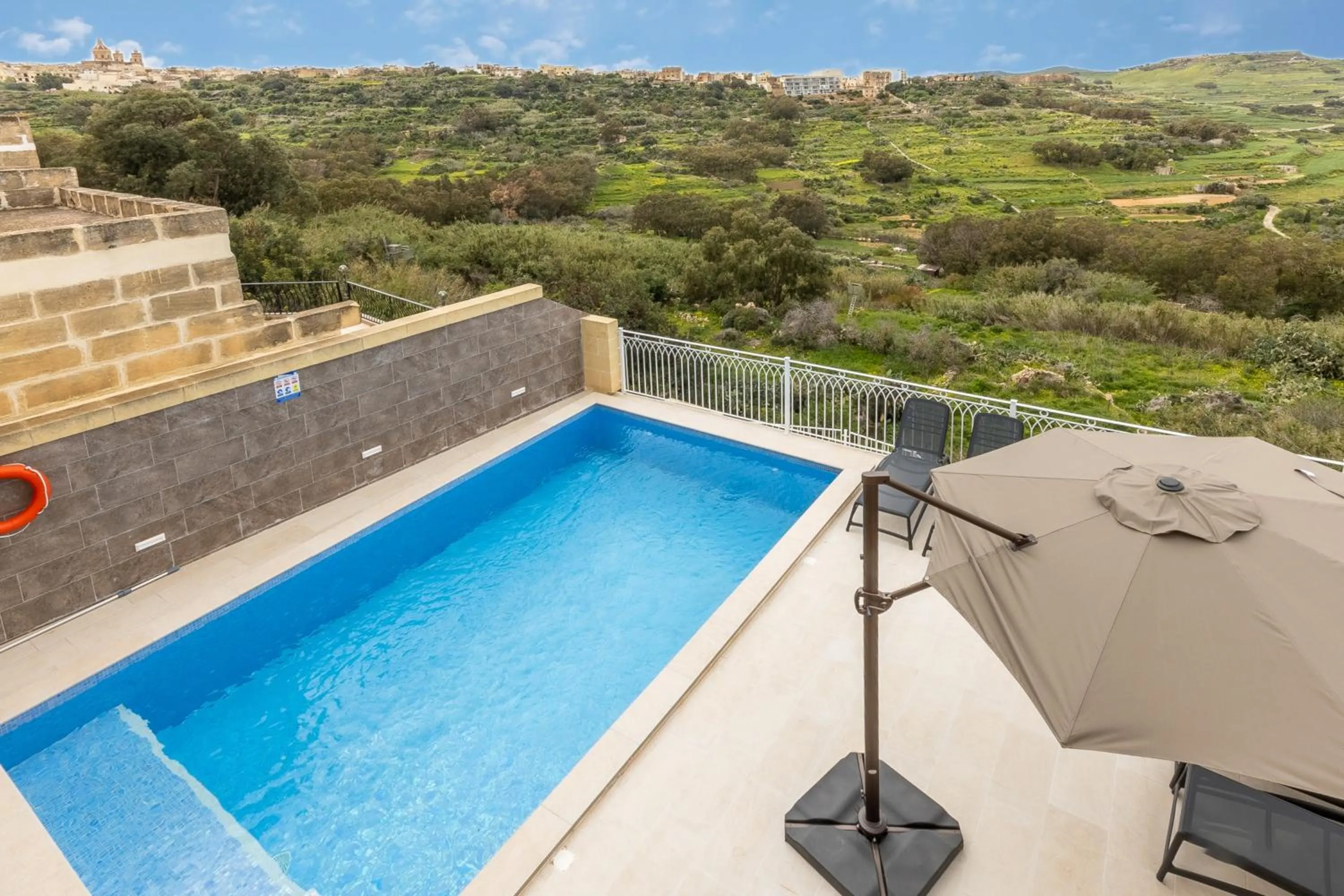 Pool view in Magnifica Gozitan Villa Pool And Jacuzzi - Happy Rentals