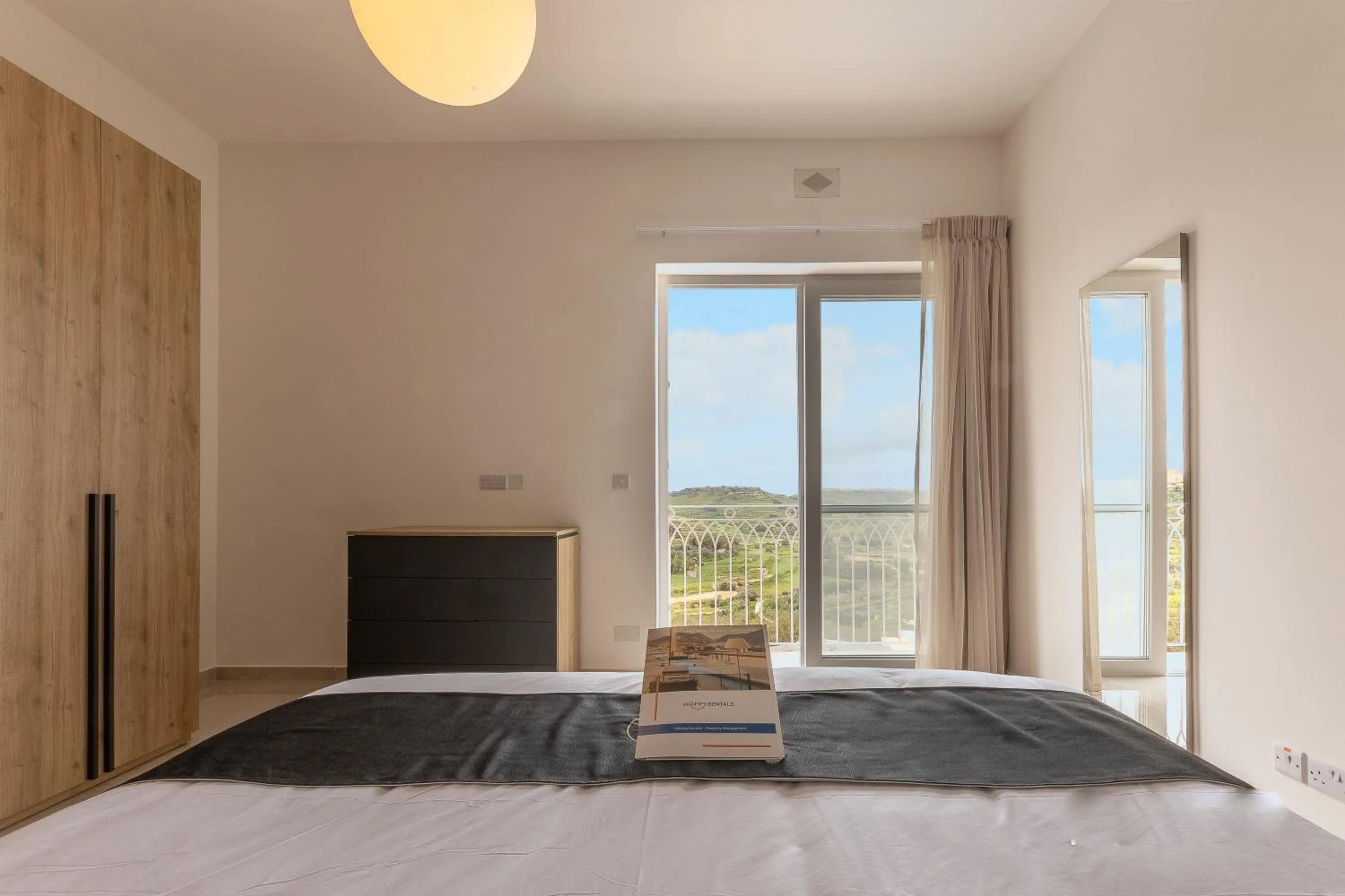 Bedroom, Bed in Magnifica Gozitan Villa Pool And Jacuzzi - Happy Rentals