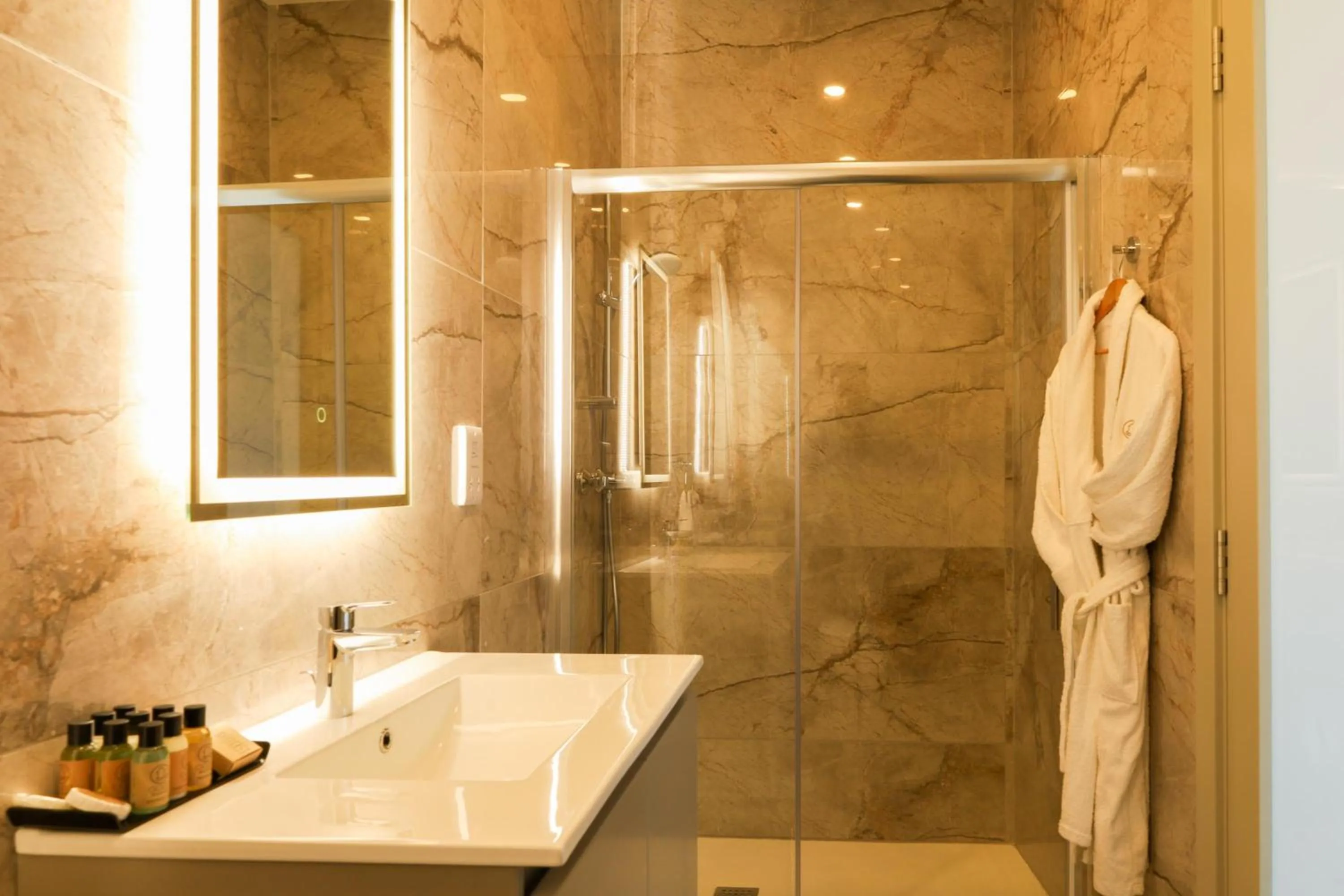 Bathroom in Magnifica Gozitan Villa Pool And Jacuzzi - Happy Rentals