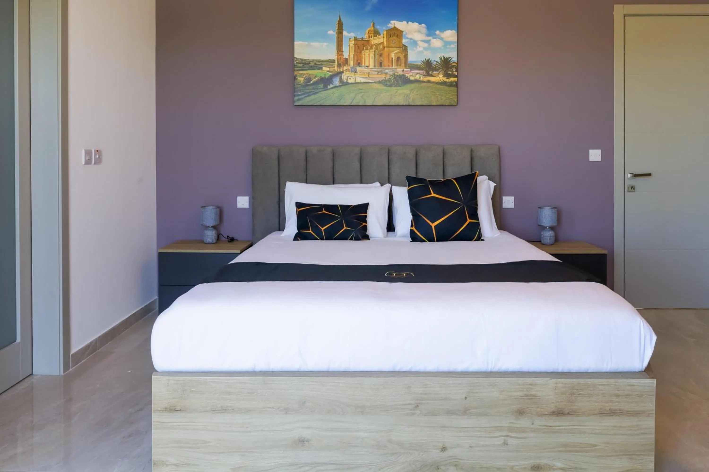 Bedroom, Bed in Magnifica Gozitan Villa Pool And Jacuzzi - Happy Rentals