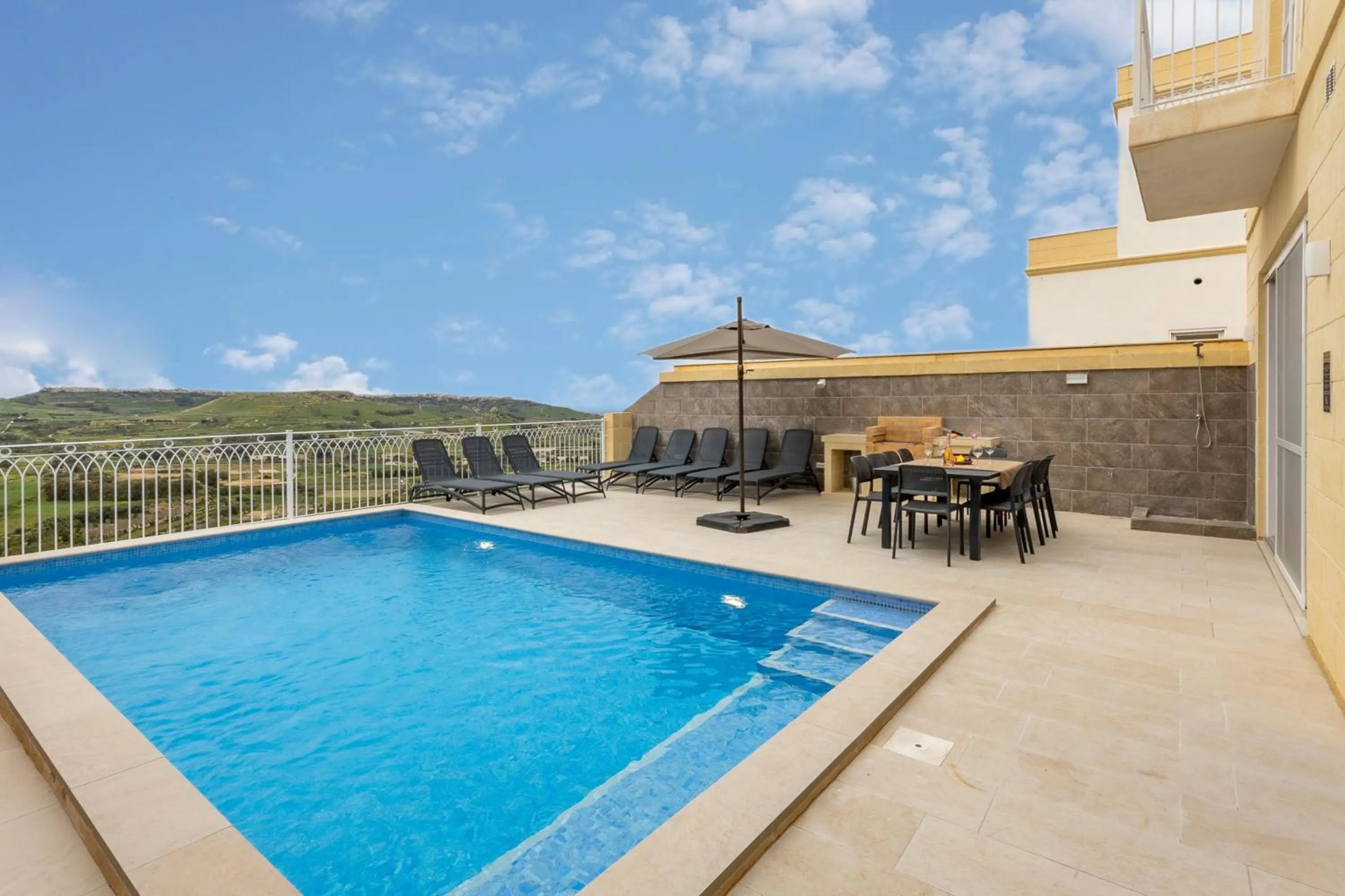 Pool view in Magnifica Gozitan Villa Pool And Jacuzzi - Happy Rentals