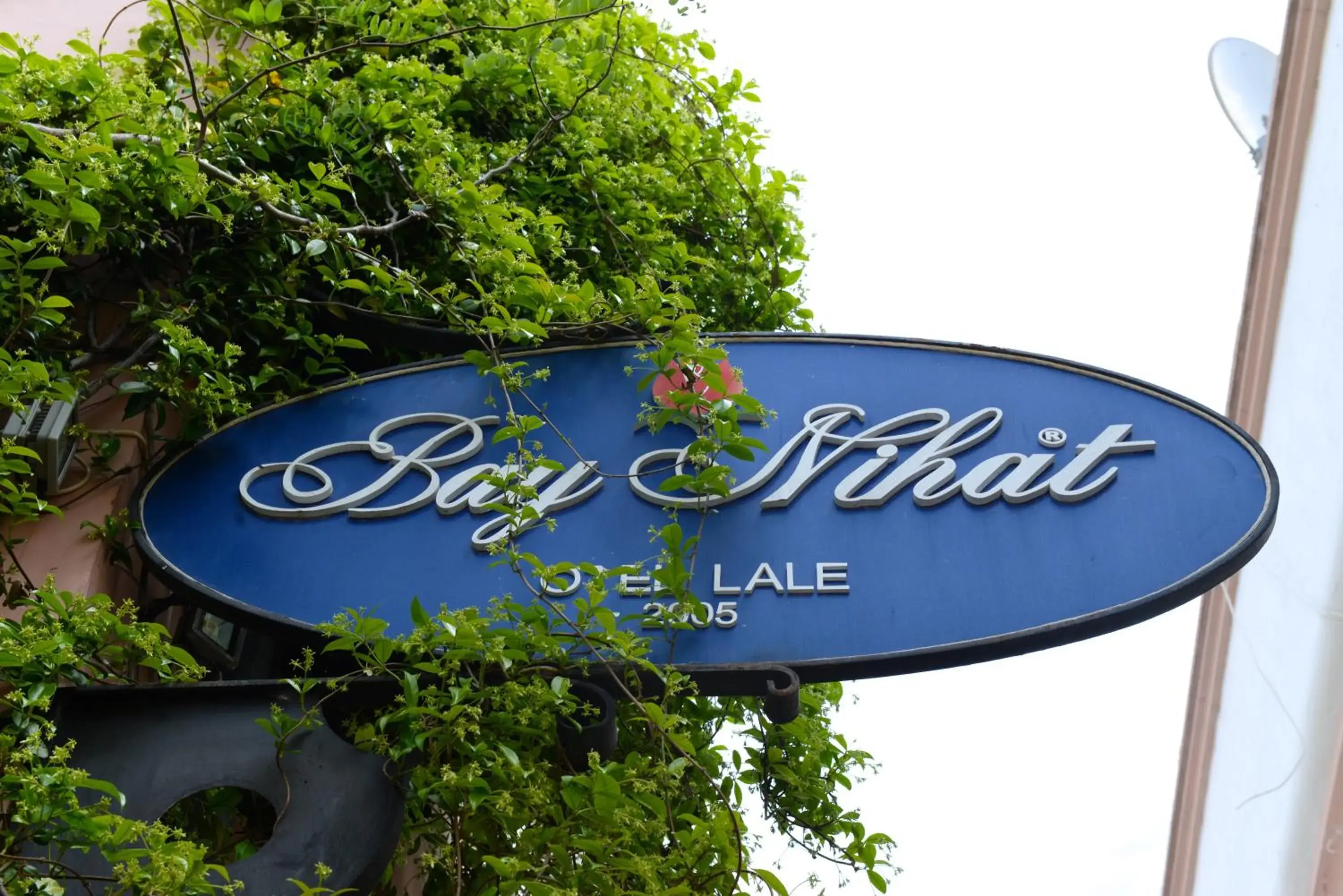 Property building in Bay Nihat Otel Lale Property building in Bay Nihat Otel Lale