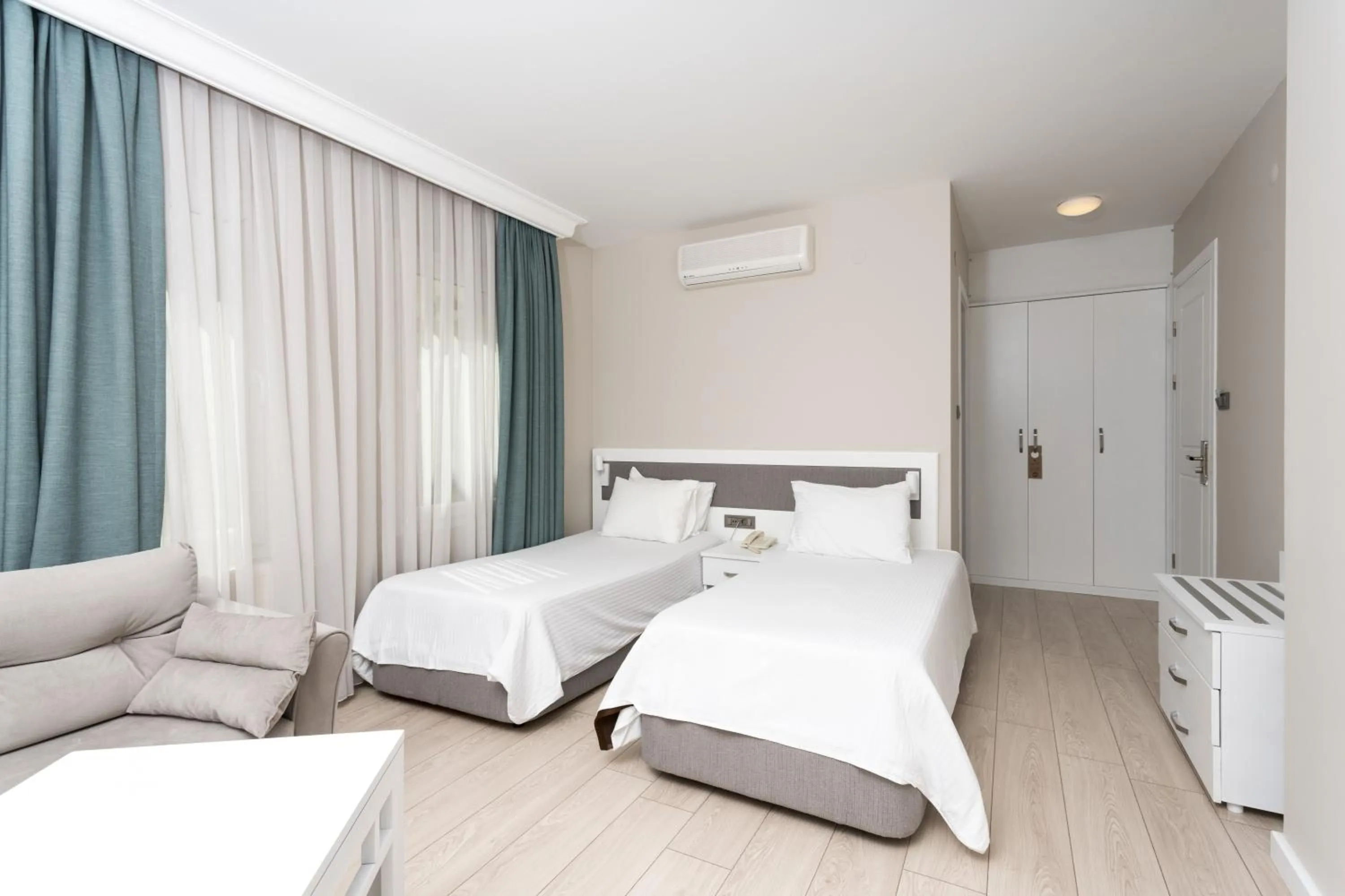 Photo of the whole room, Bed in Bay Nihat Otel Lale