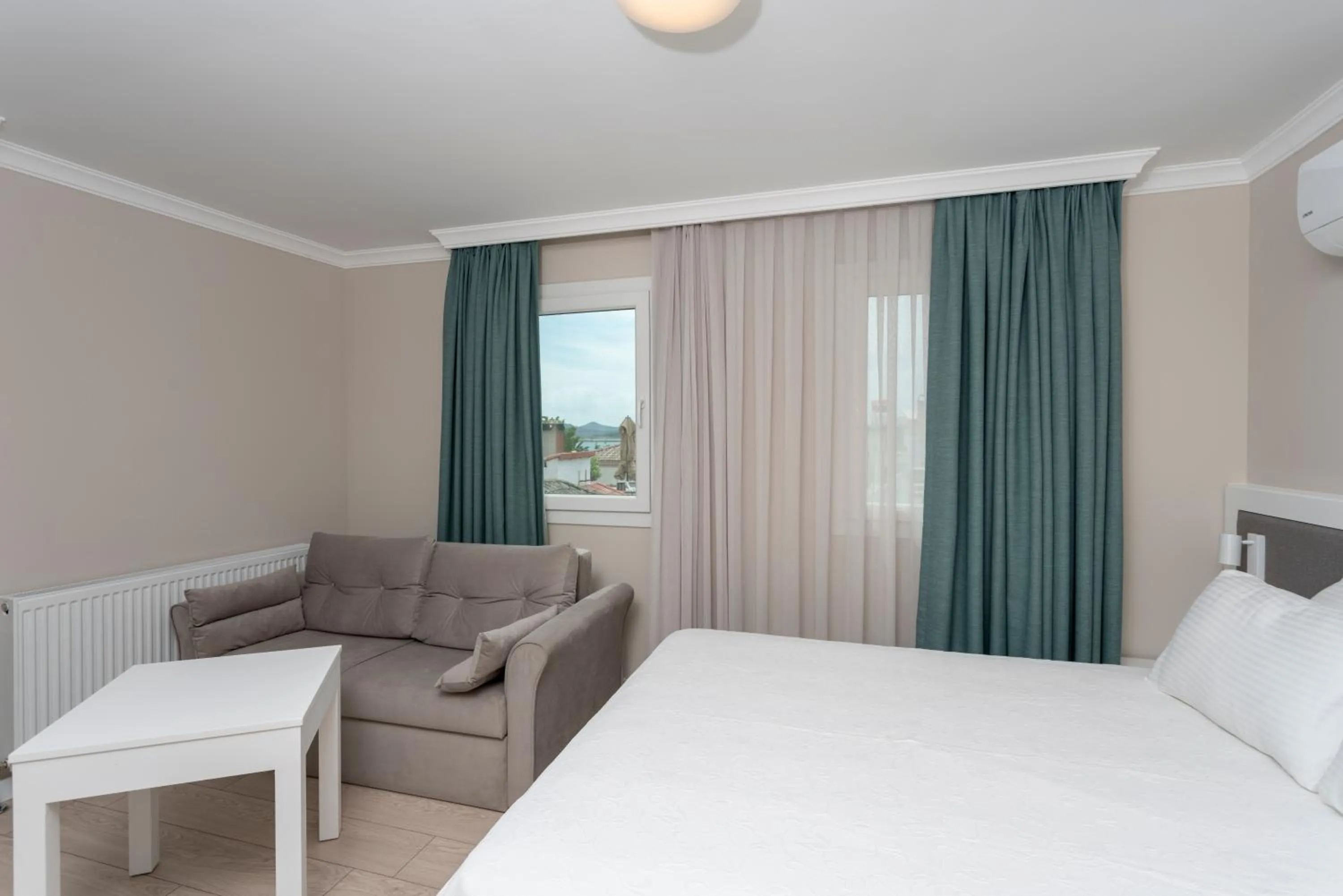 Bed in Bay Nihat Otel Lale