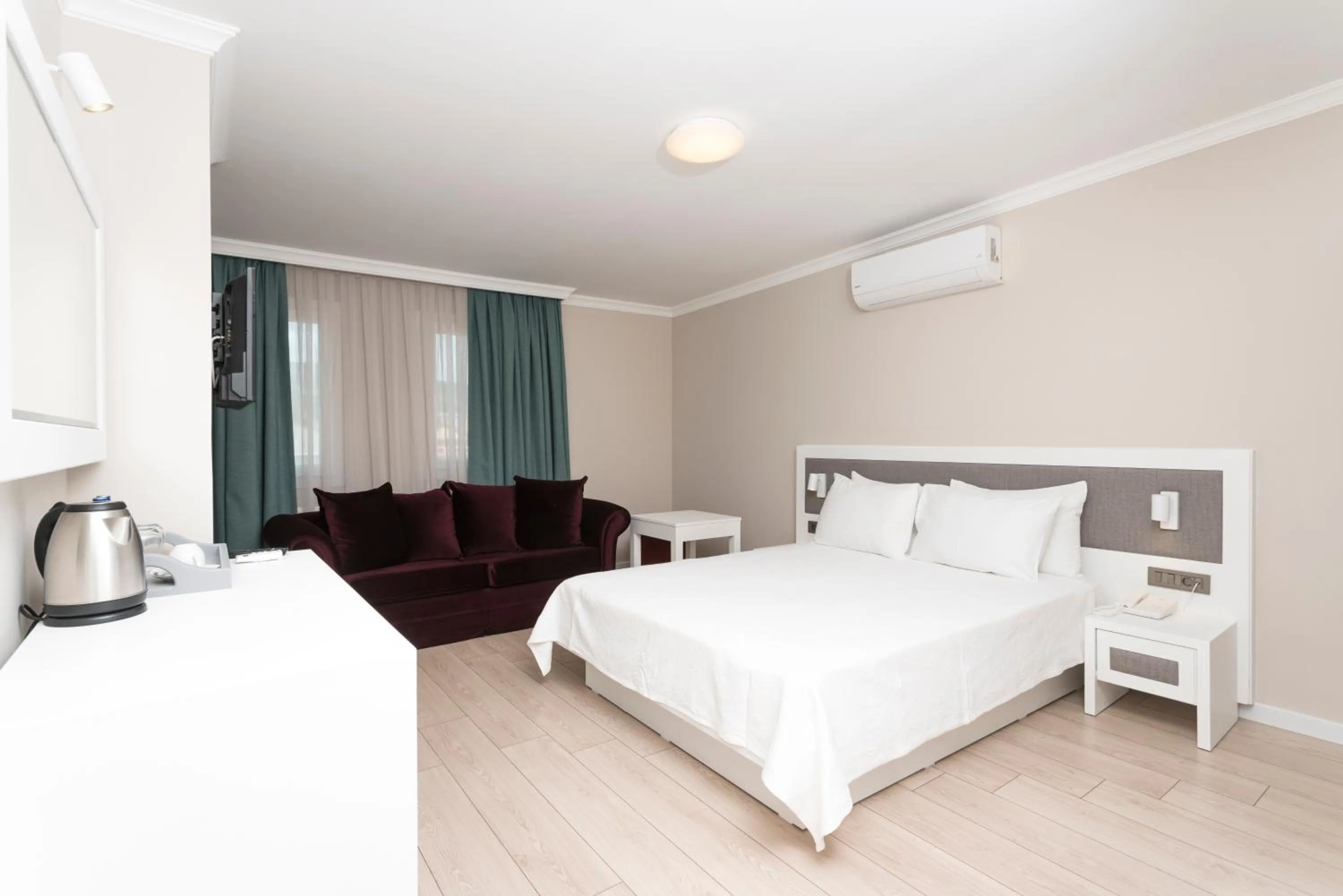 Bed in Bay Nihat Otel Lale