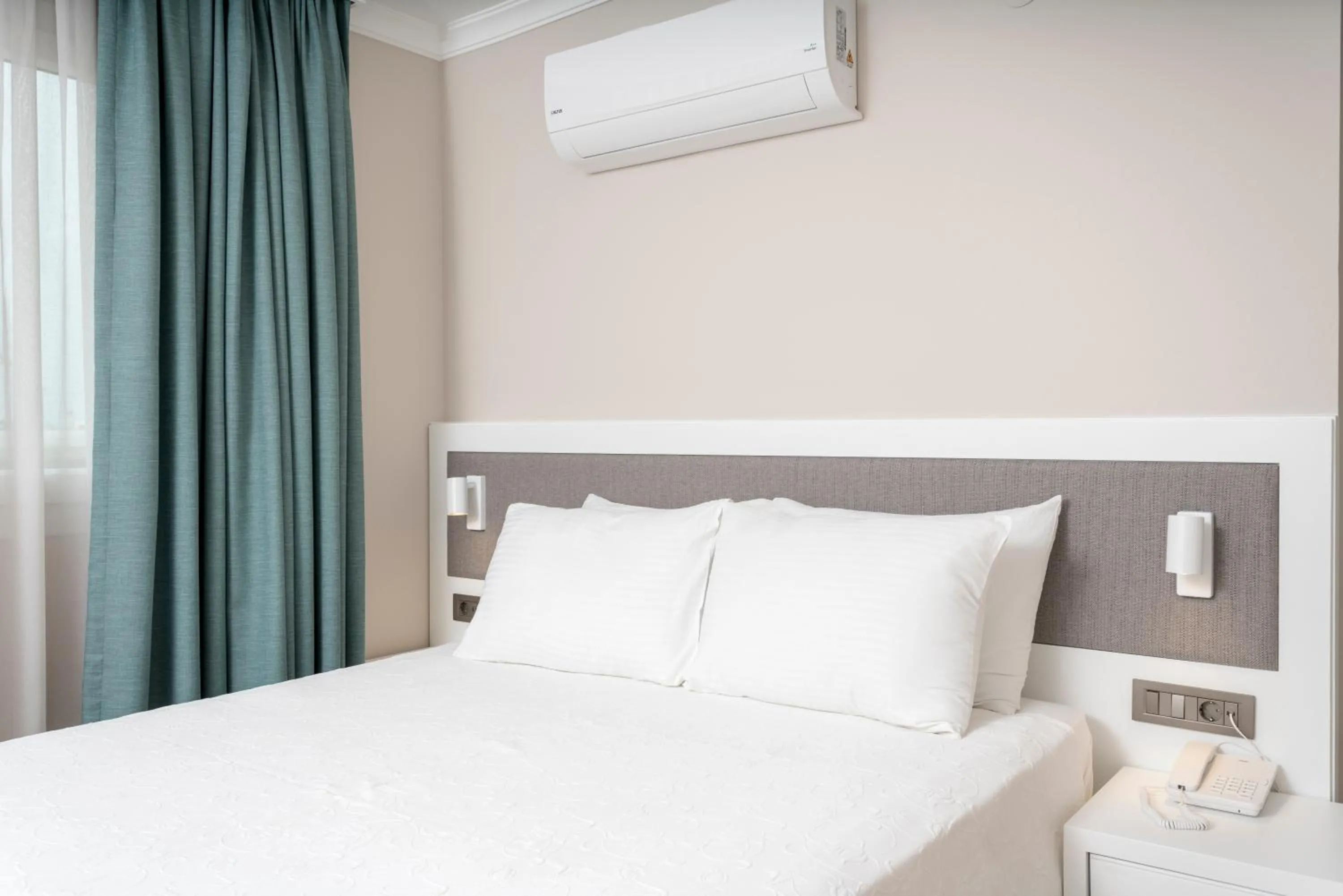 Bed in Bay Nihat Otel Lale