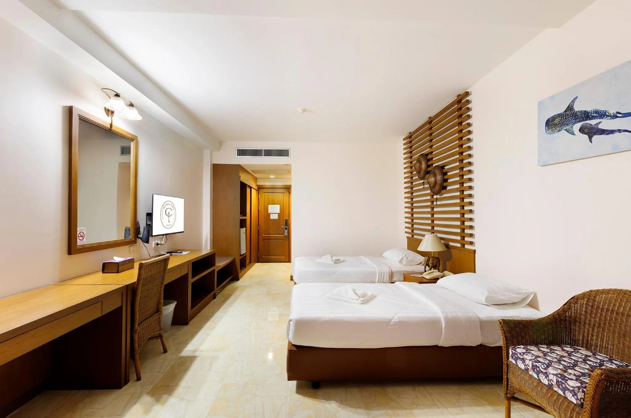 Photo of the whole room, Bed in Central Place Hotel