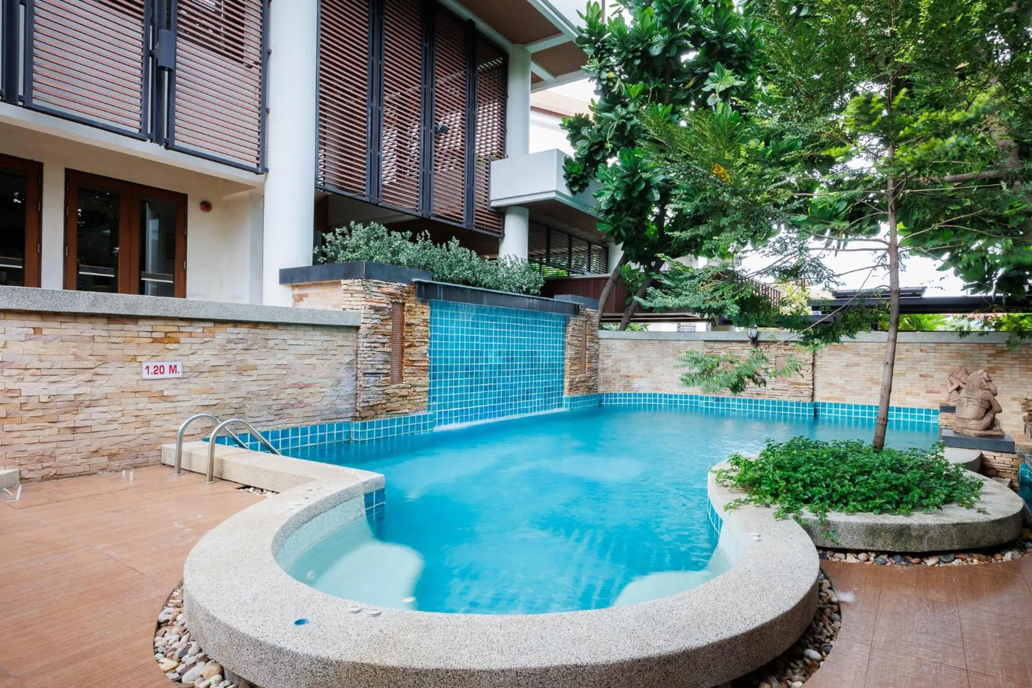 Swimming pool in Central Place Hotel