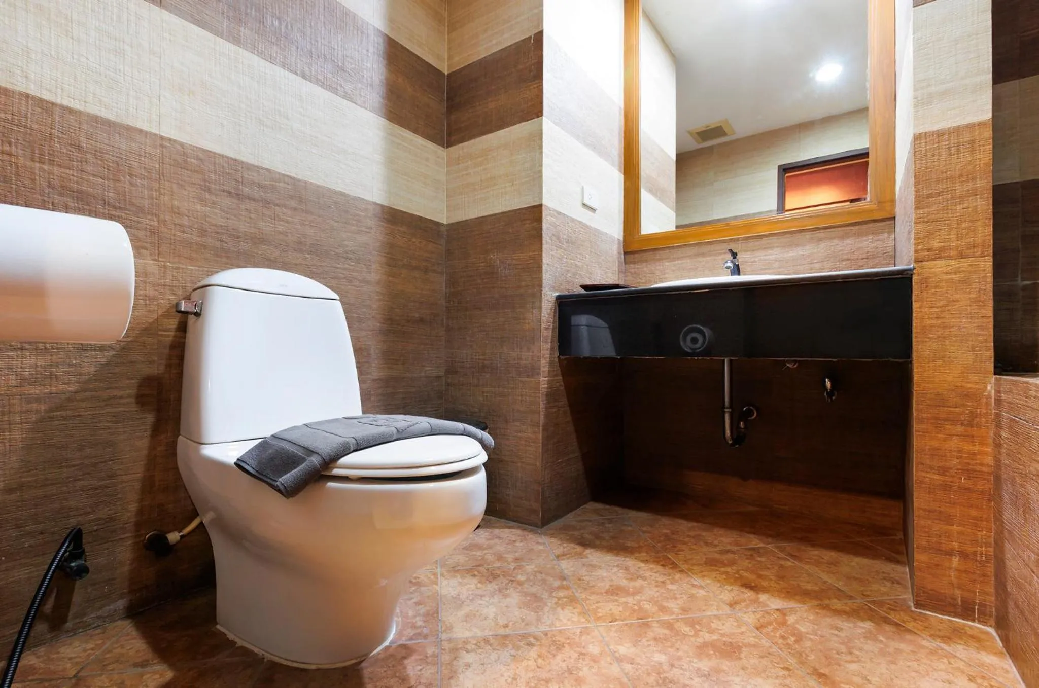 Toilet in Central Place Hotel