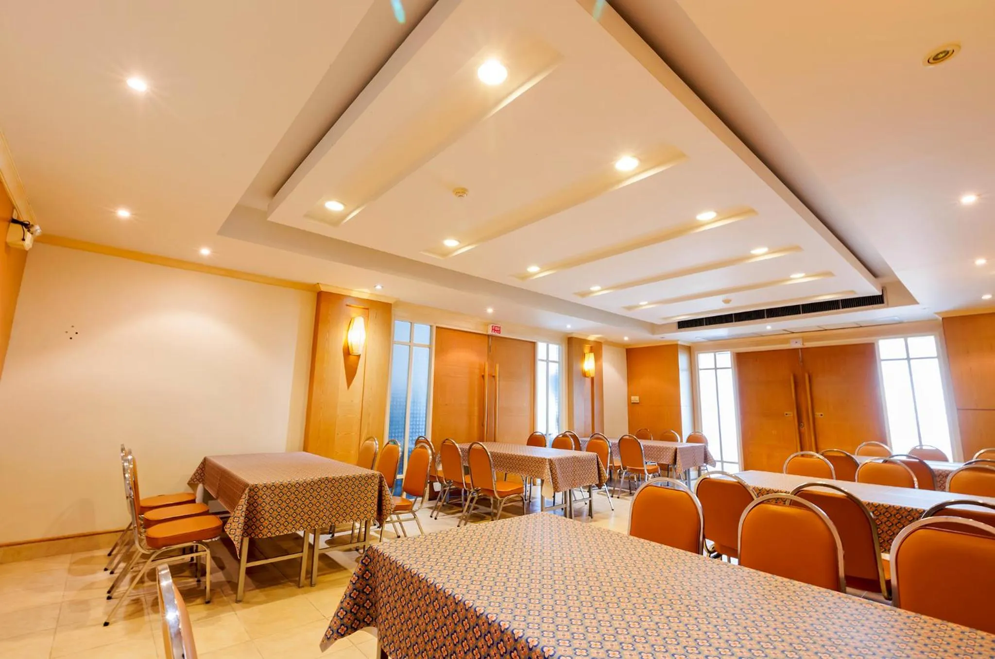 Restaurant/places to eat in Central Place Hotel