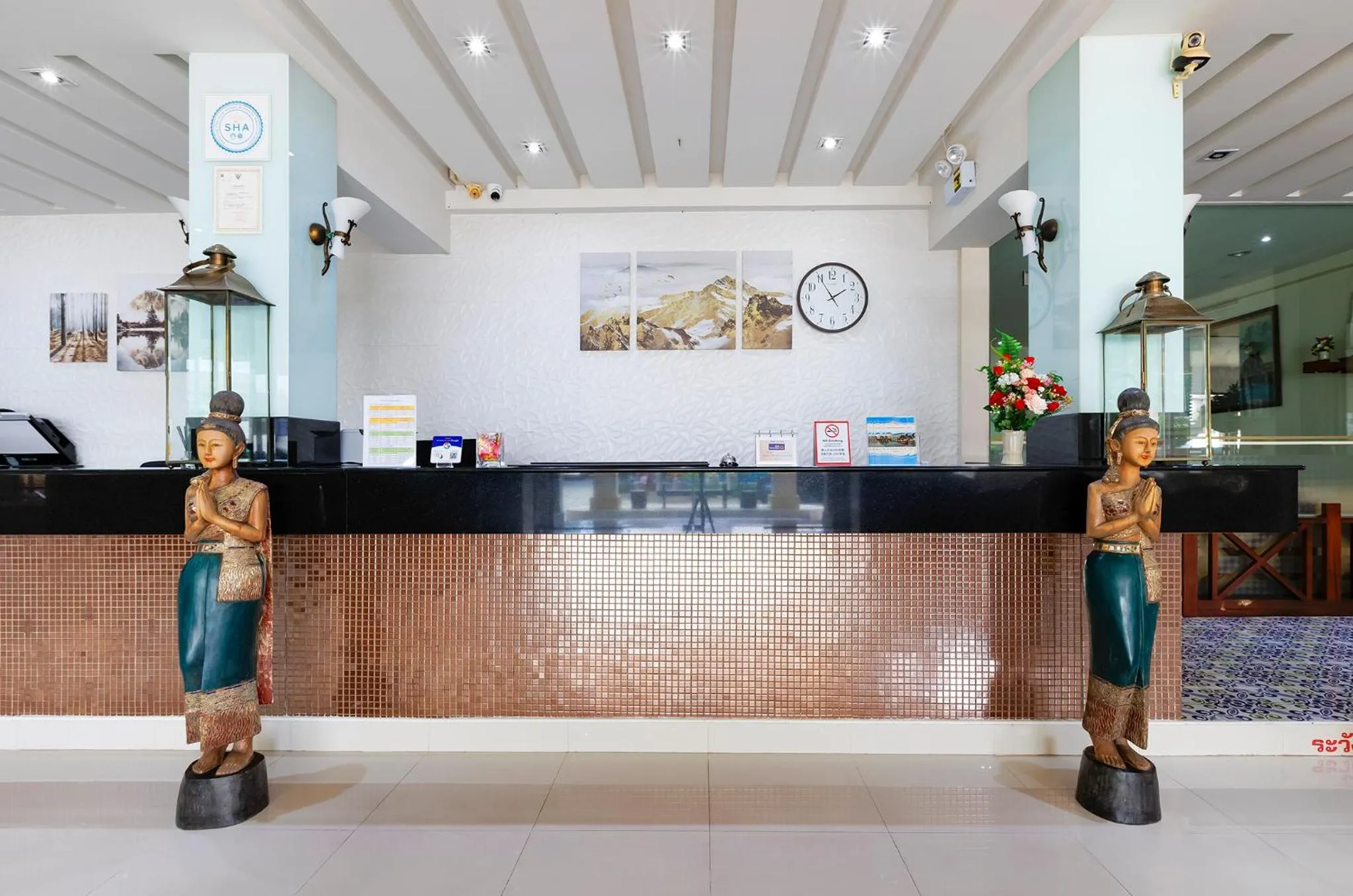 Lobby or reception in Central Place Hotel