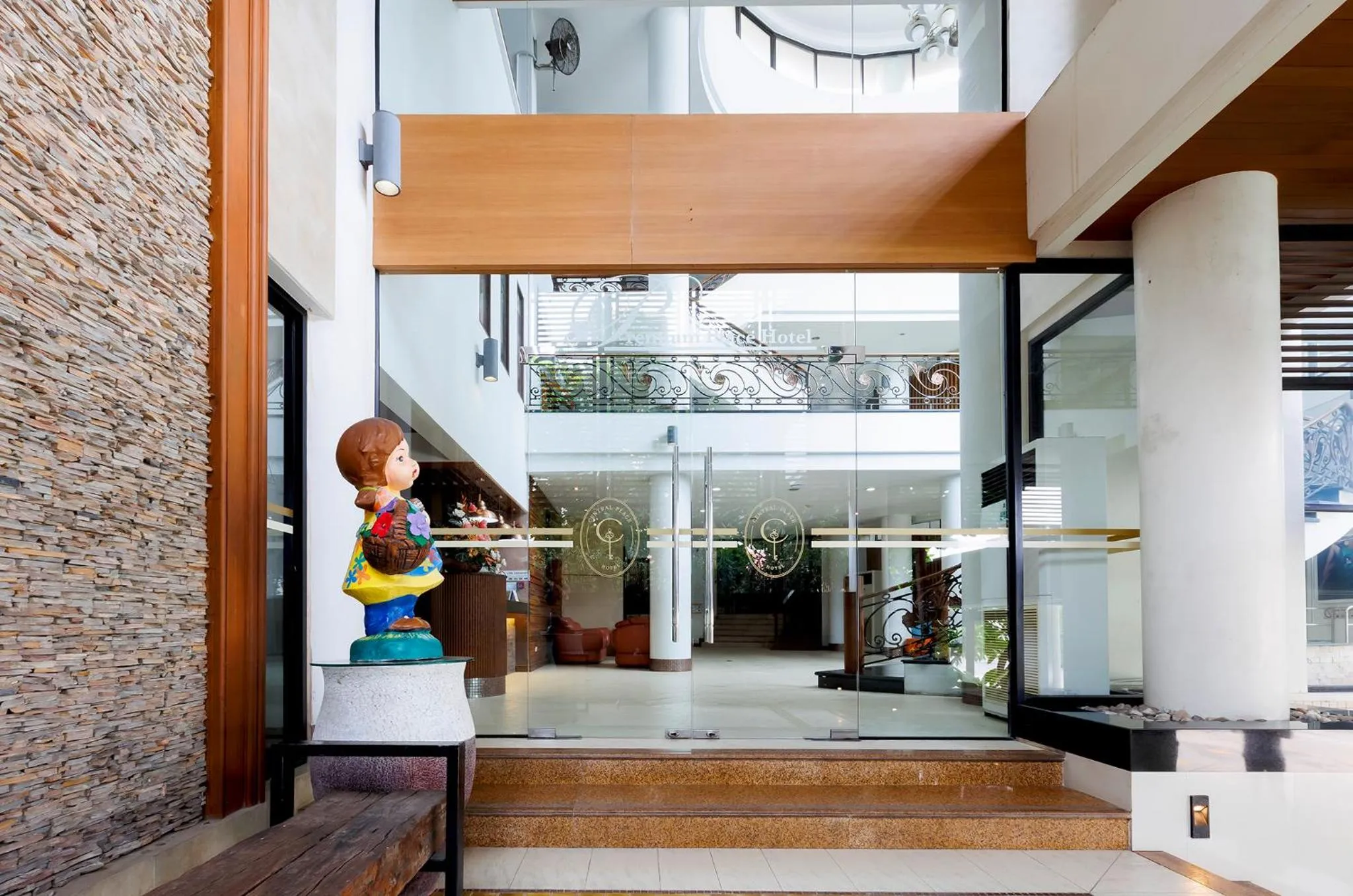 Facade/entrance in Central Place Hotel