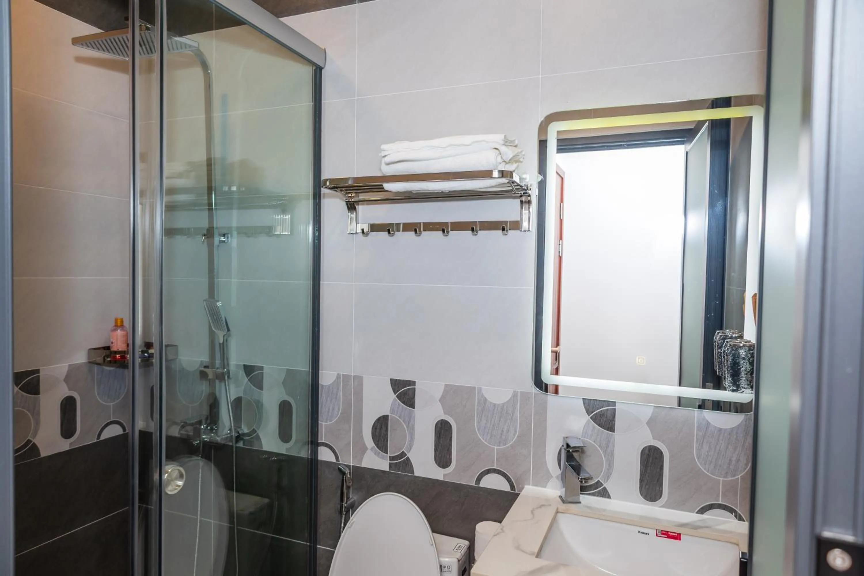 Shower in Suka Hotel
