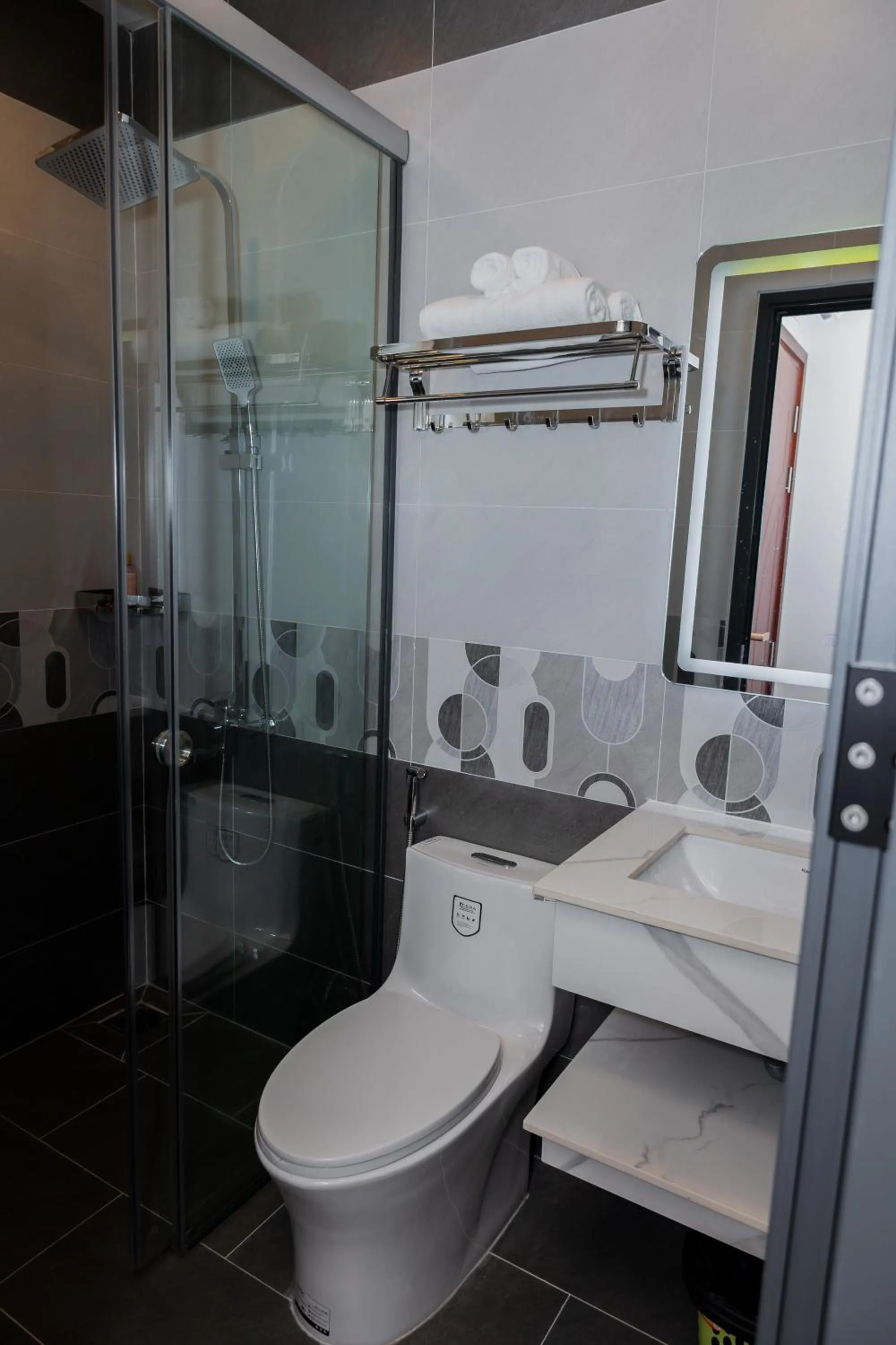 Shower in Suka Hotel