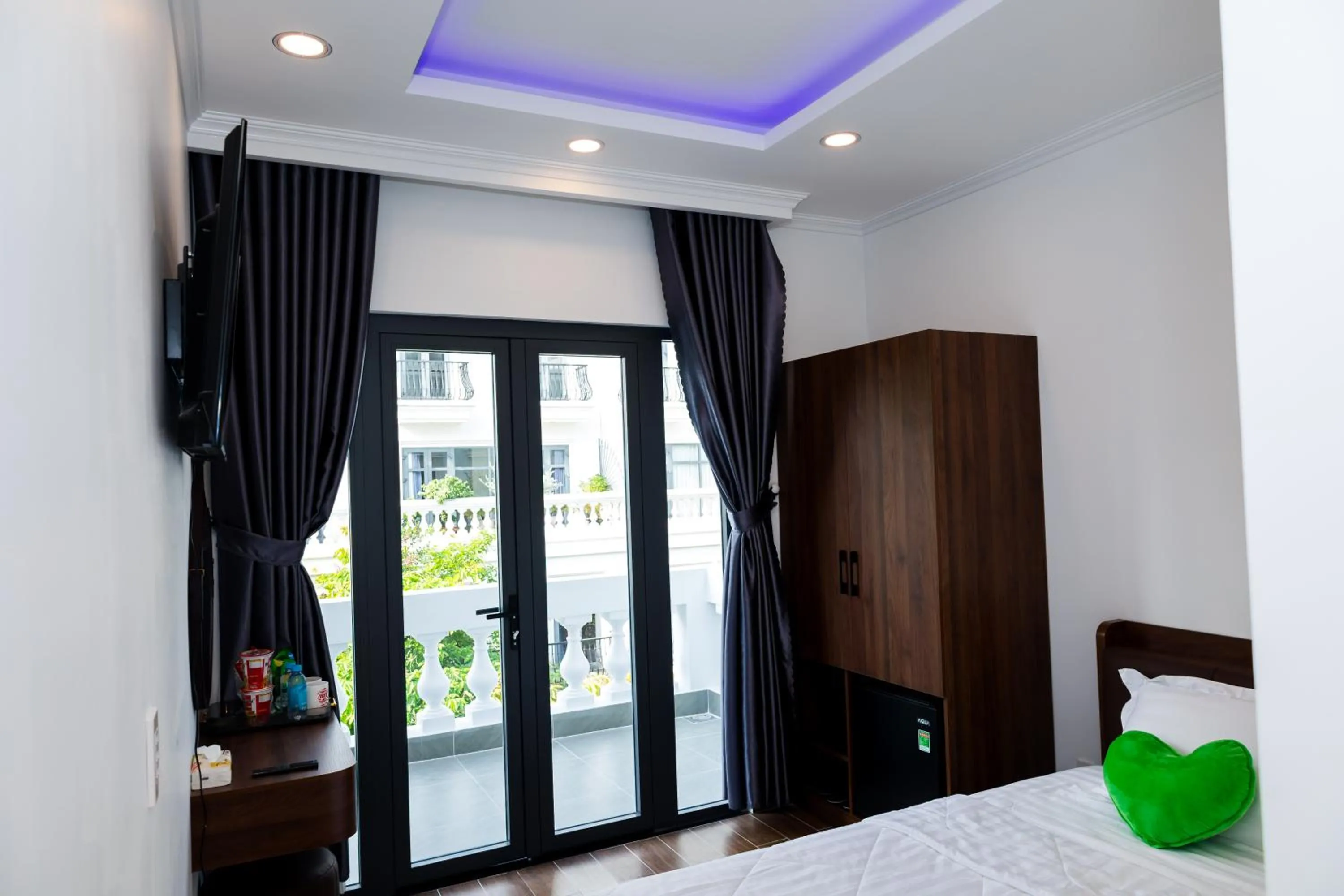 Balcony/Terrace, Bed in Suka Hotel