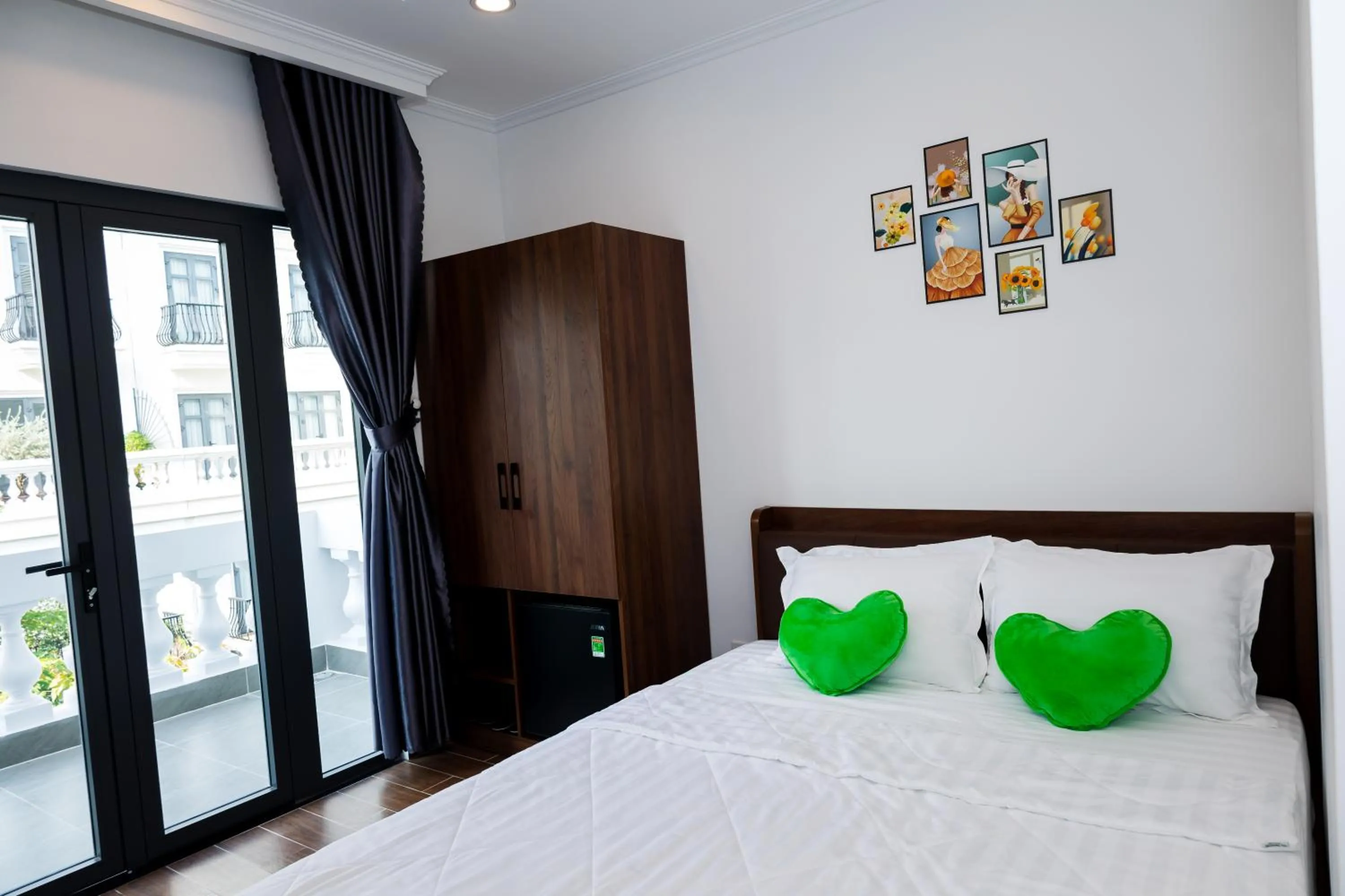 View (from property/room), Bed in Suka Hotel