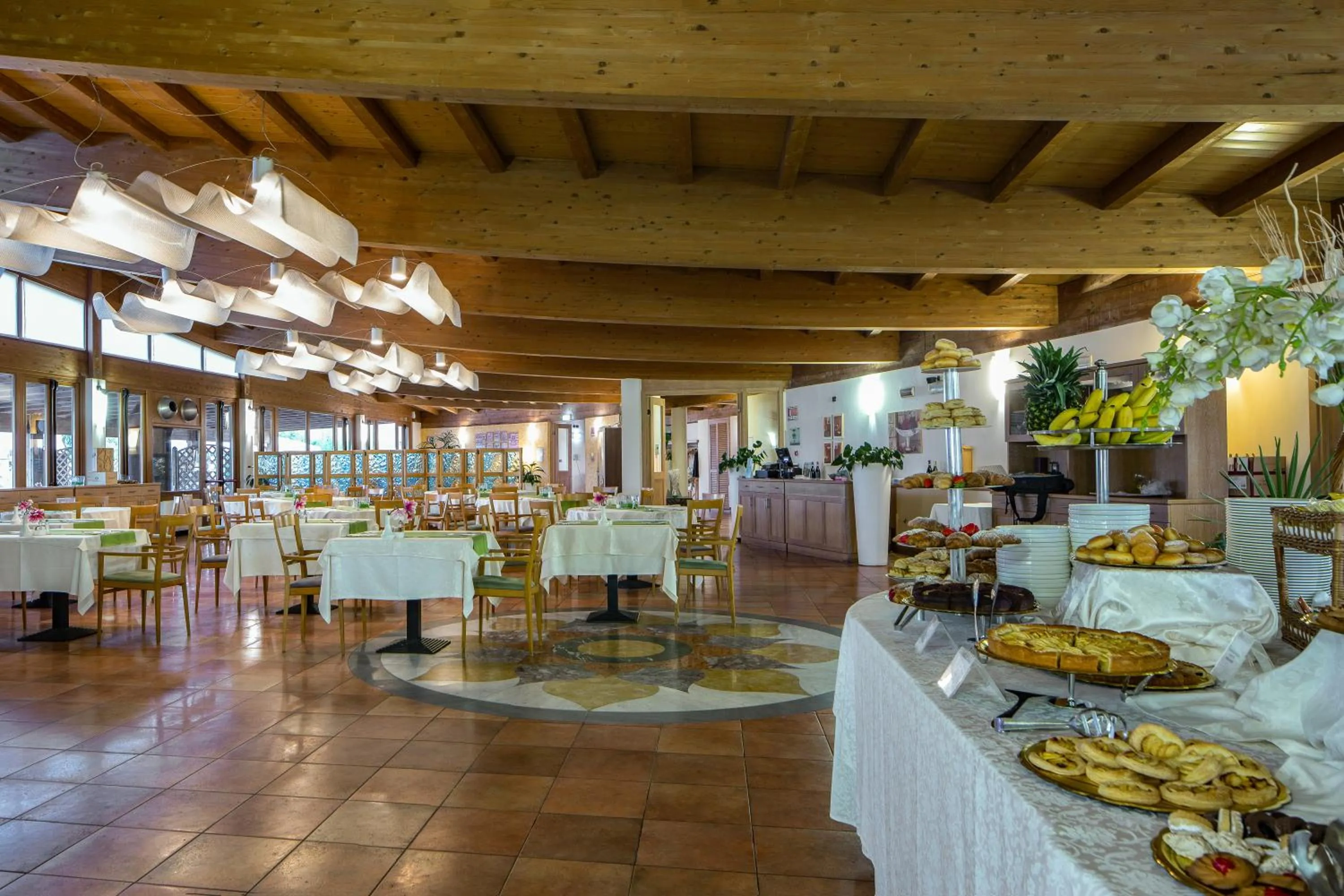 Restaurant/places to eat in Golf Residenza