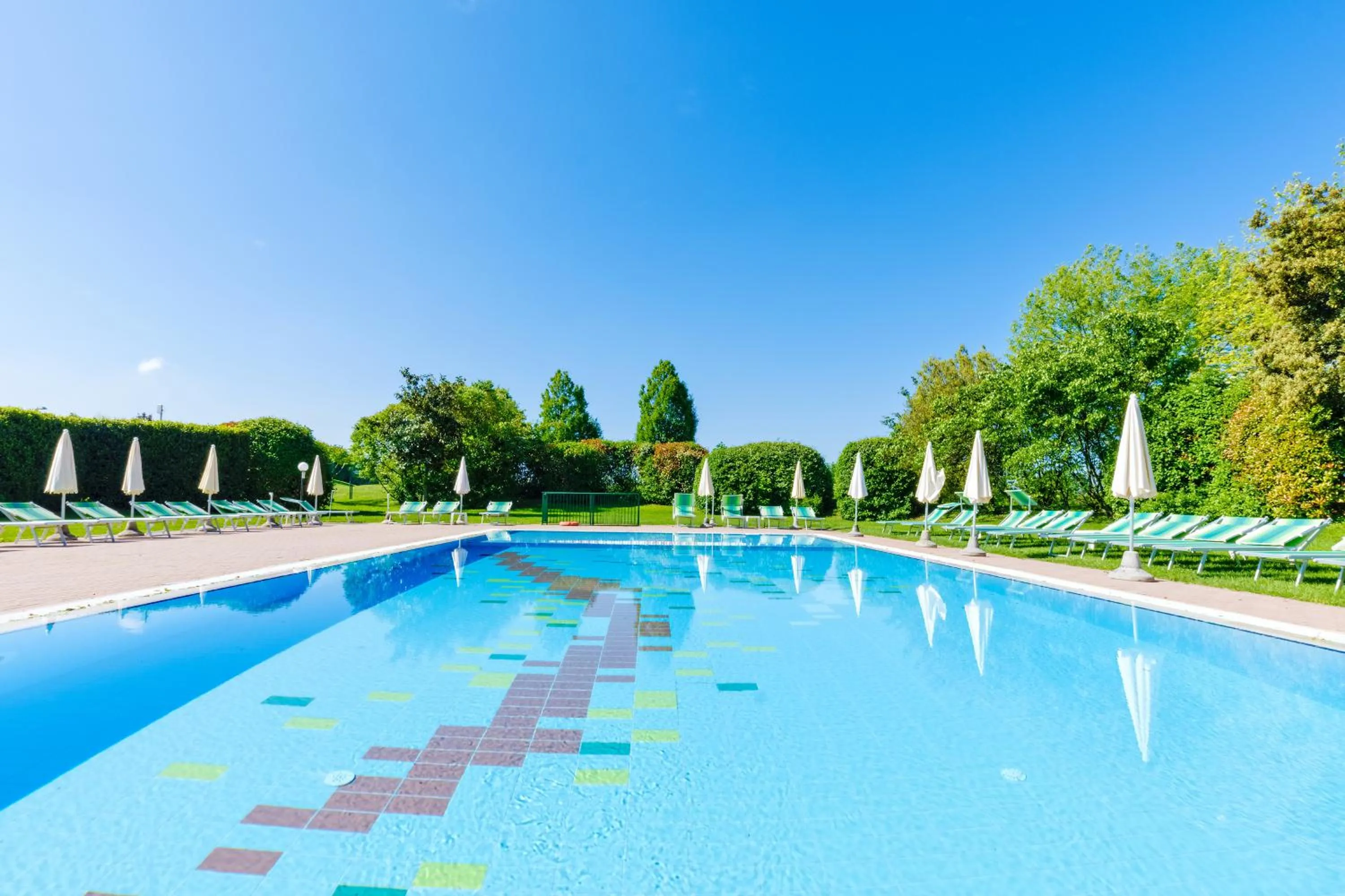 Swimming pool in Golf Residenza