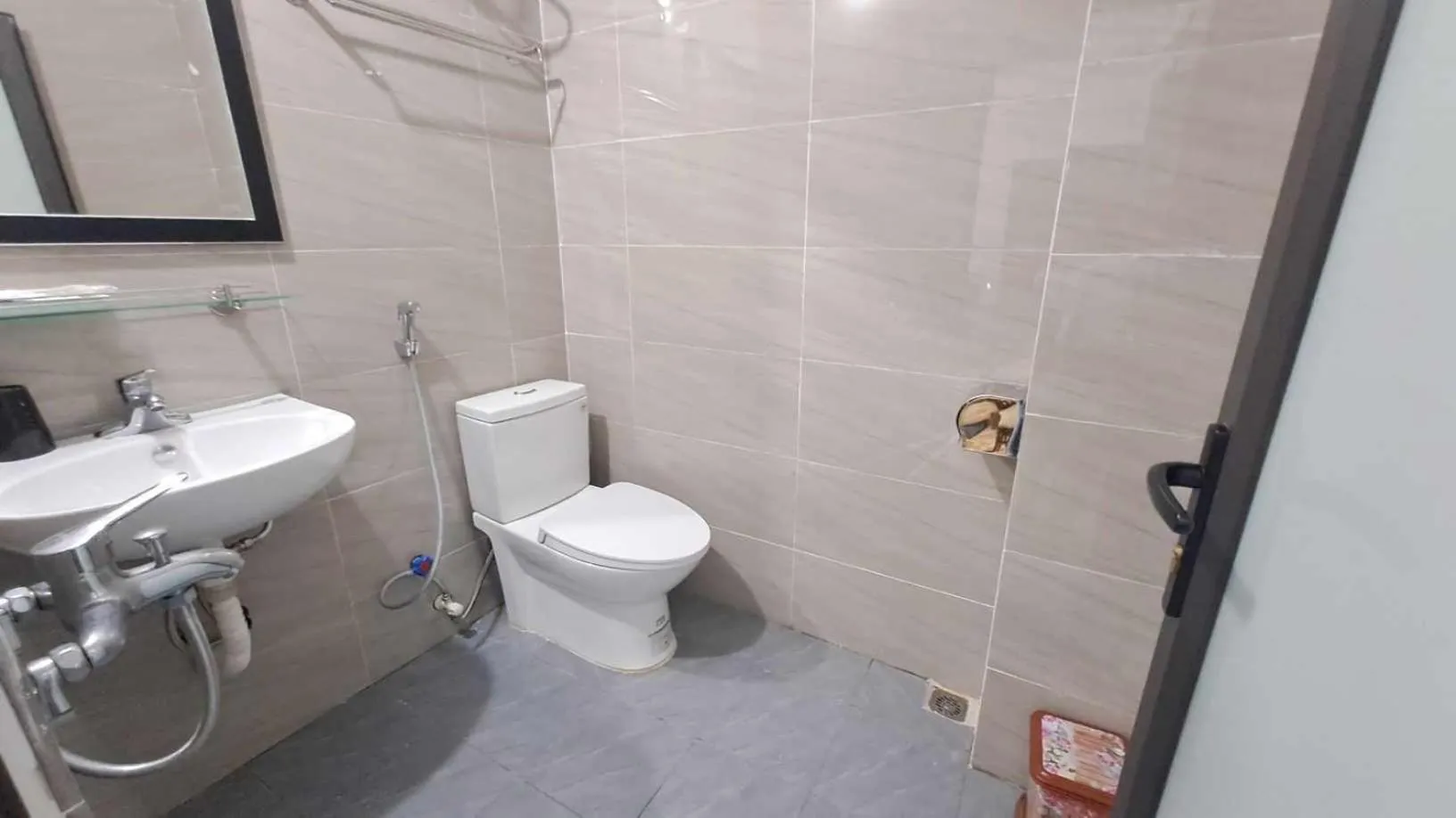 Toilet in Family Transit Hotel