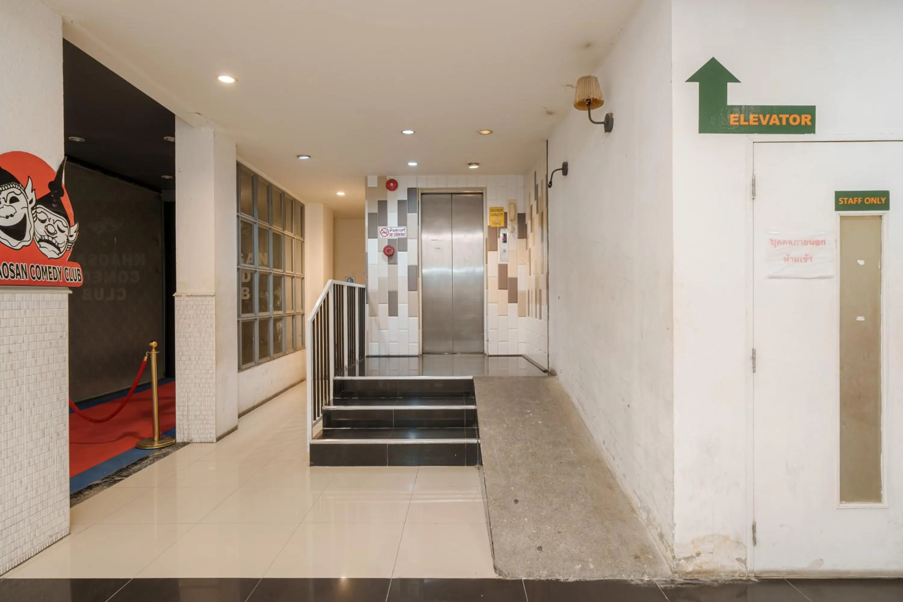 elevator in Collection O Khaosan Park