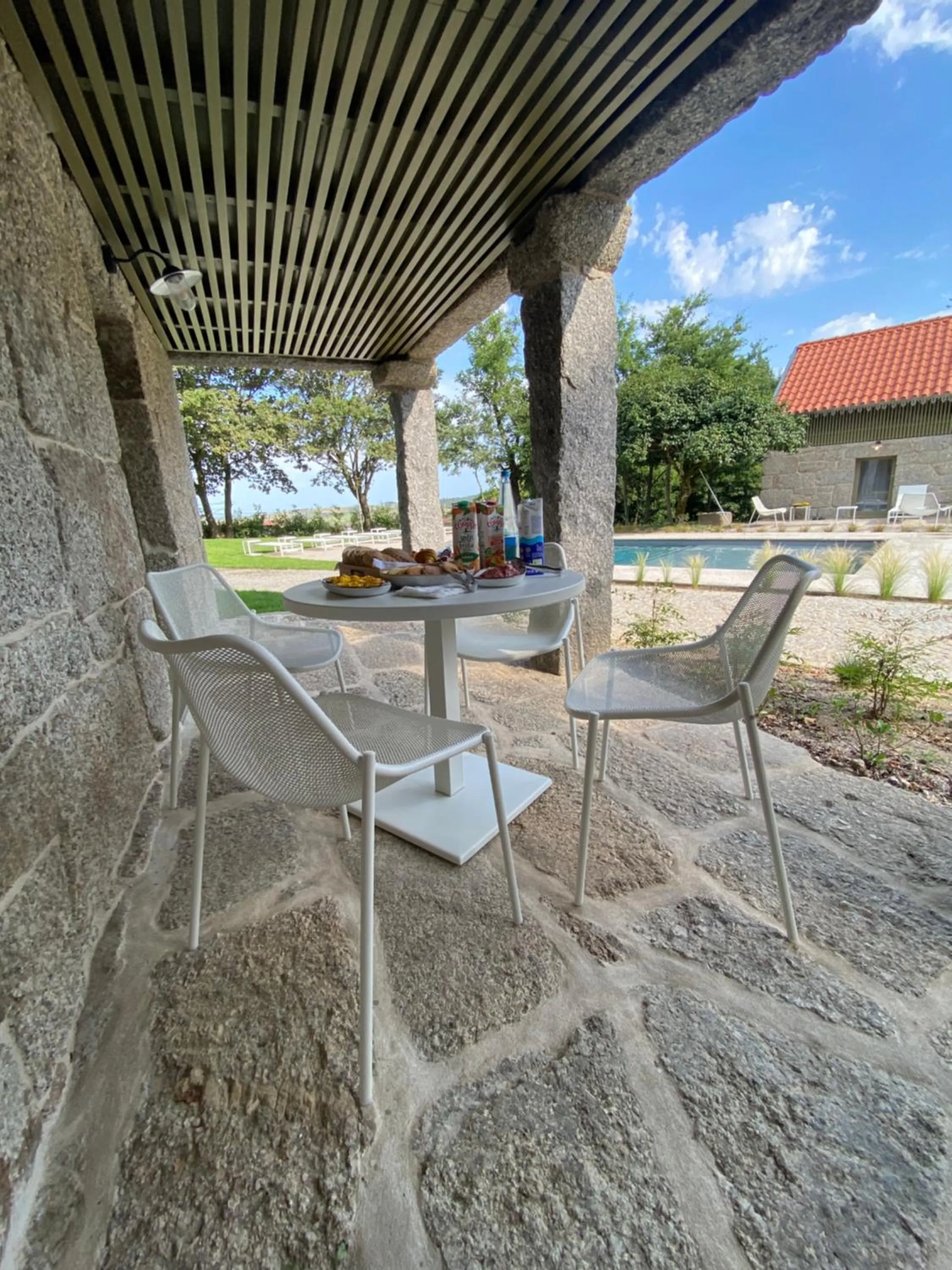Two-Bedroom Apartment with Pool View in Casa da Fonte de Cima Suites e Casas