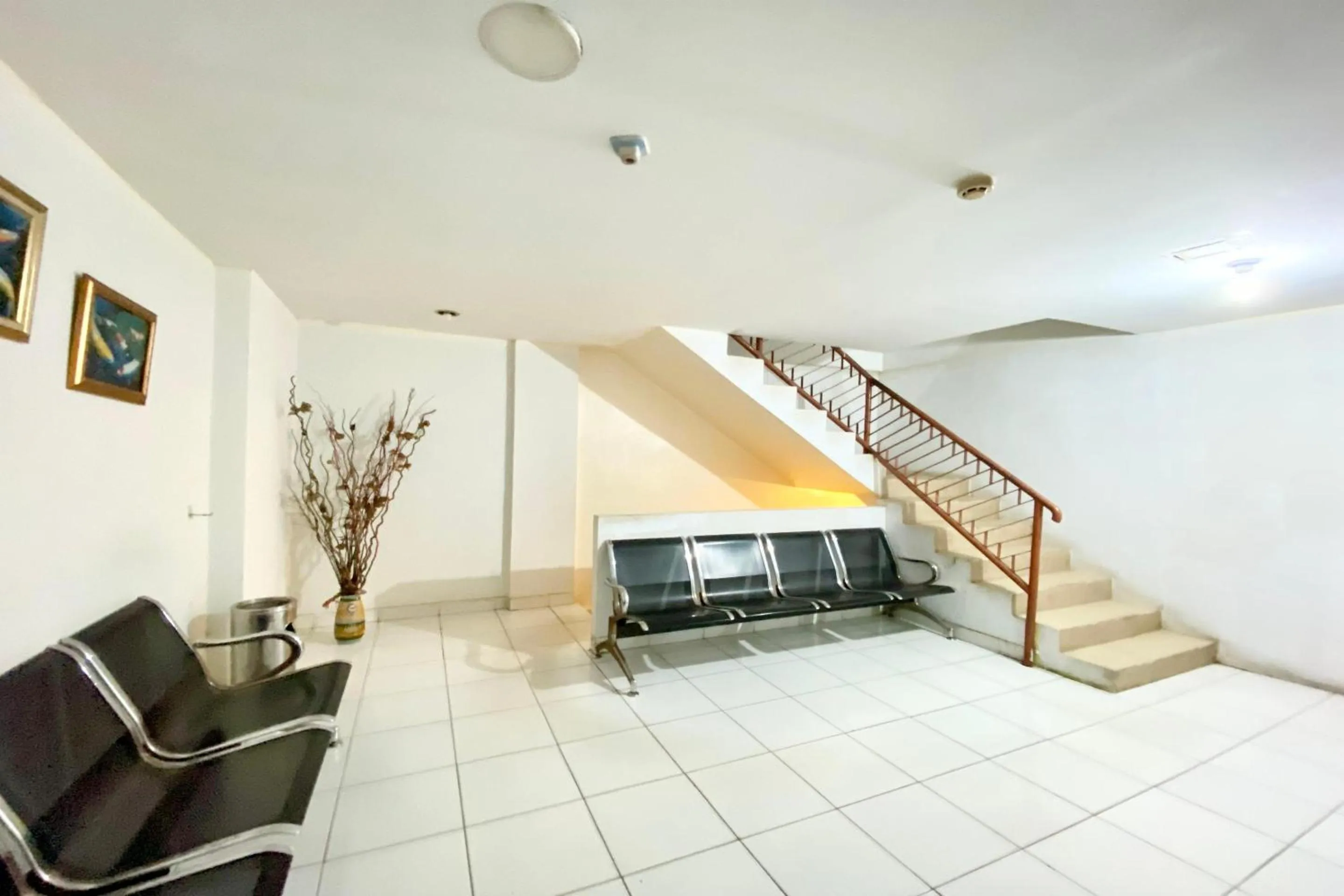 Seating area in Hotel O Jodoh Near Grand Batam Mall Formerly Agung Hotel