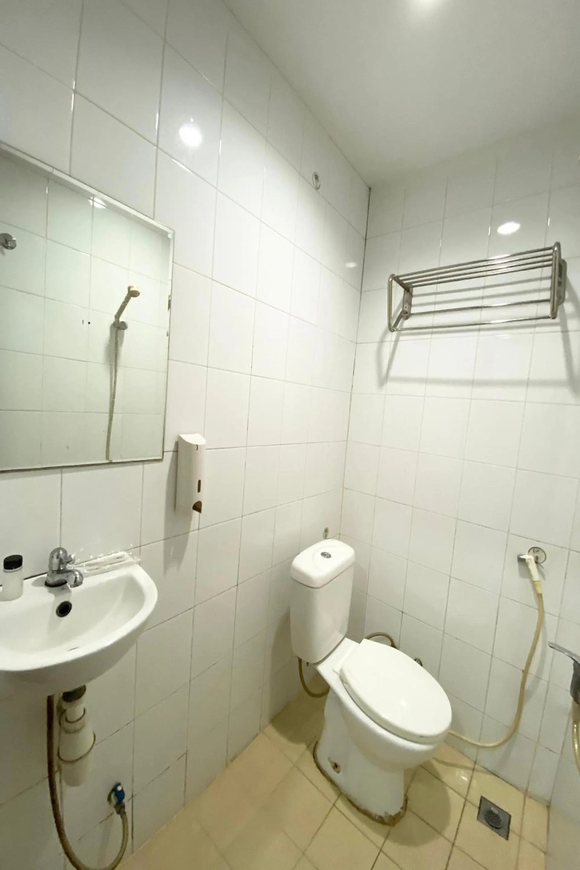 Bathroom in Hotel O Jodoh Near Grand Batam Mall Formerly Agung Hotel