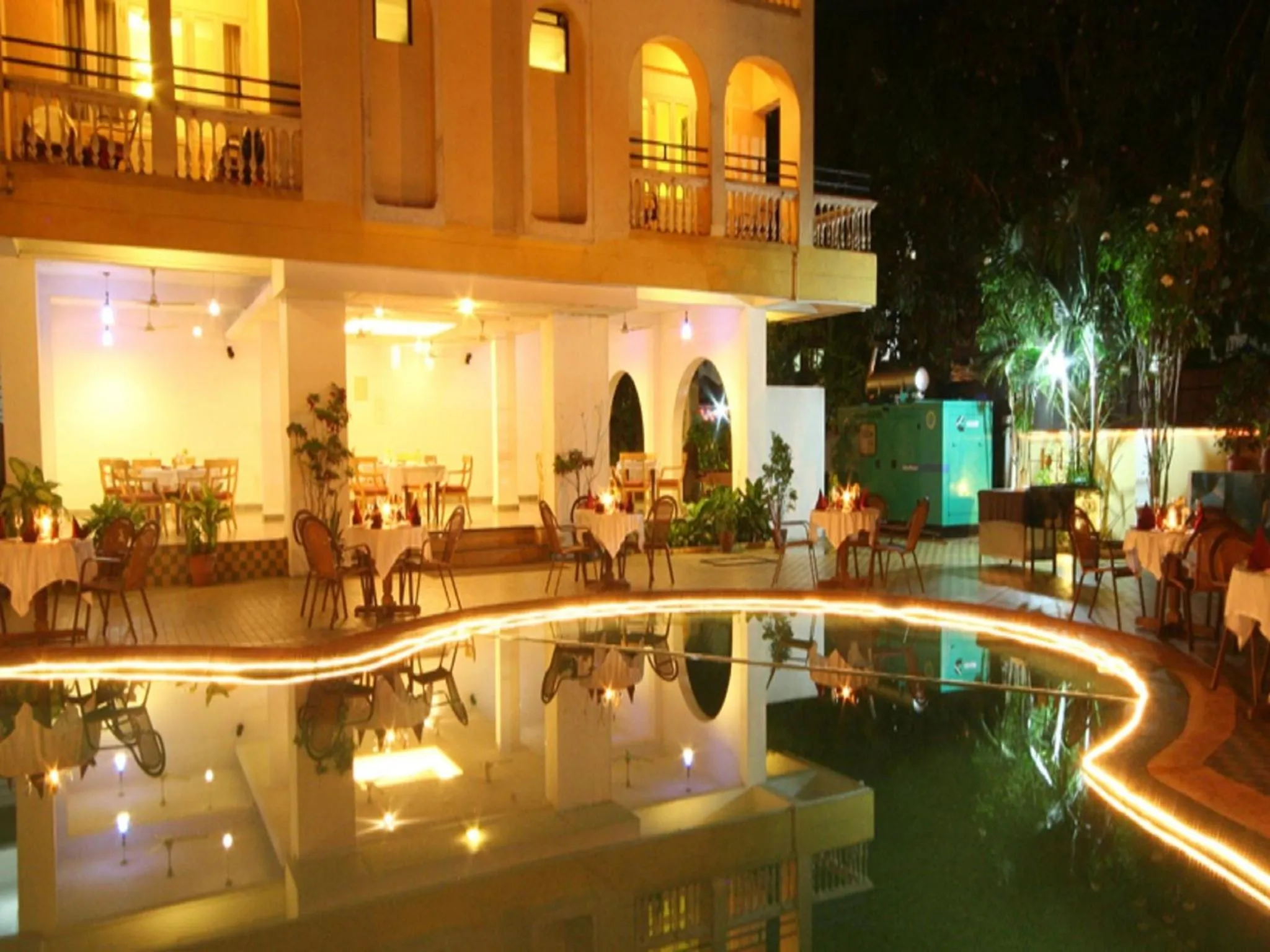 Swimming pool in Lambana Resort