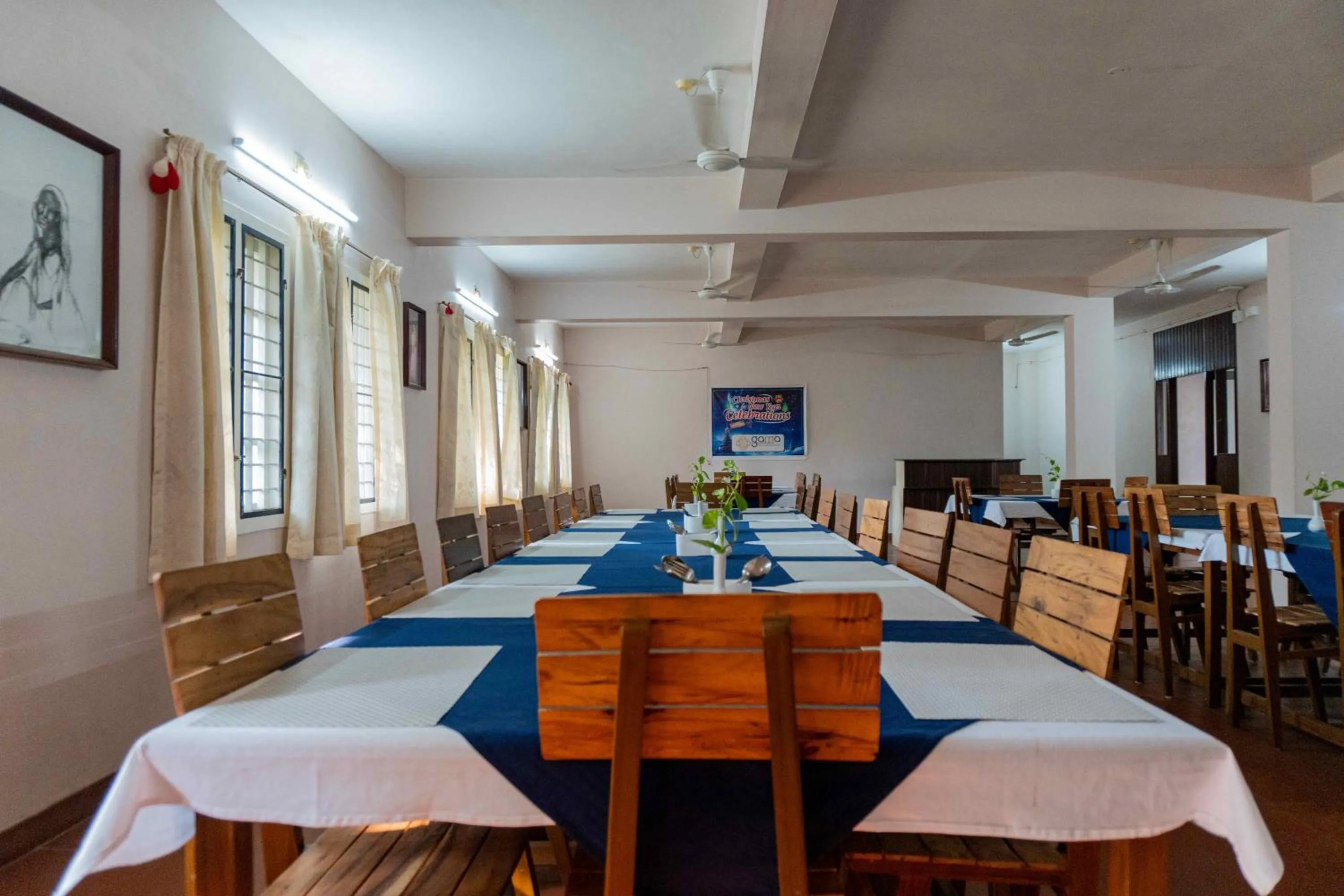 Restaurant/places to eat in Gama Heritage Residency