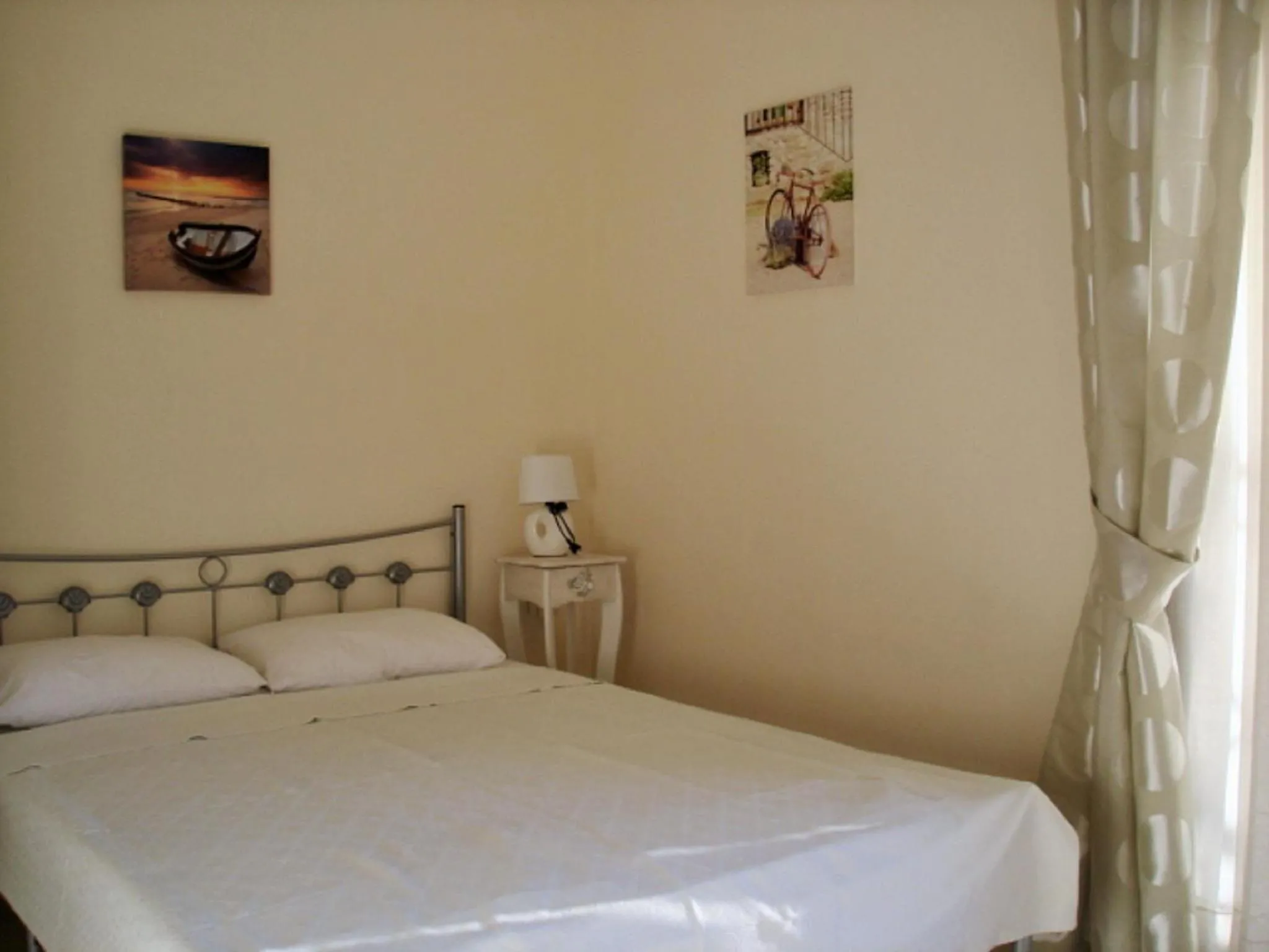 Property building, Bed in Sea View House