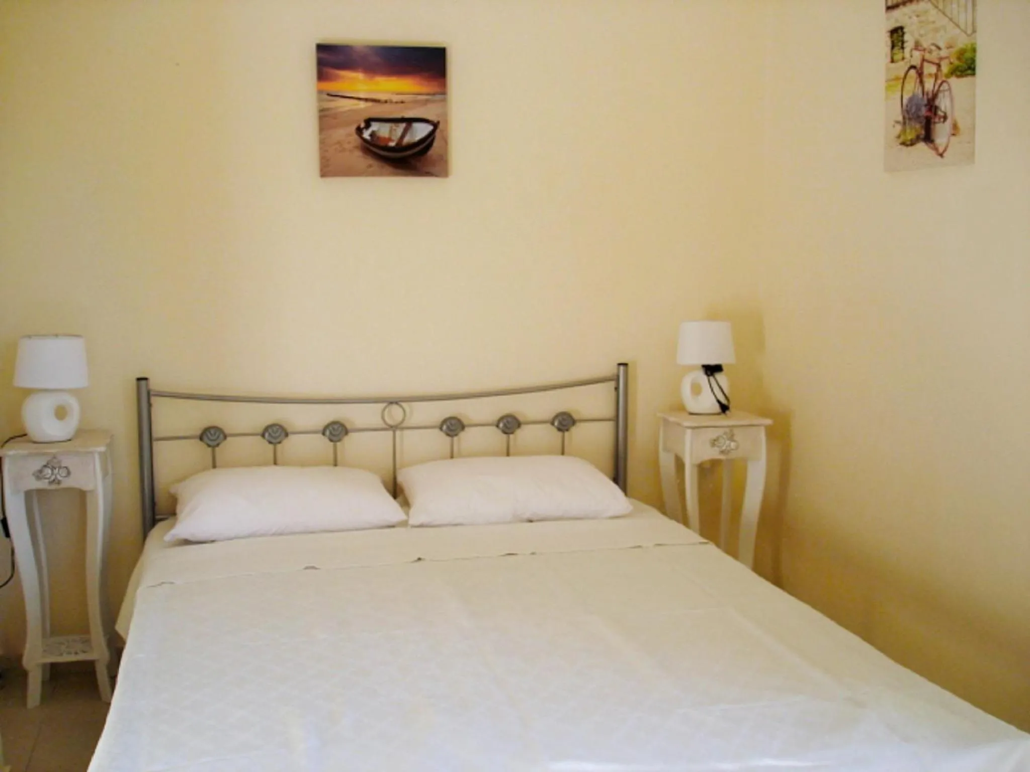 Property building, Bed in Sea View House