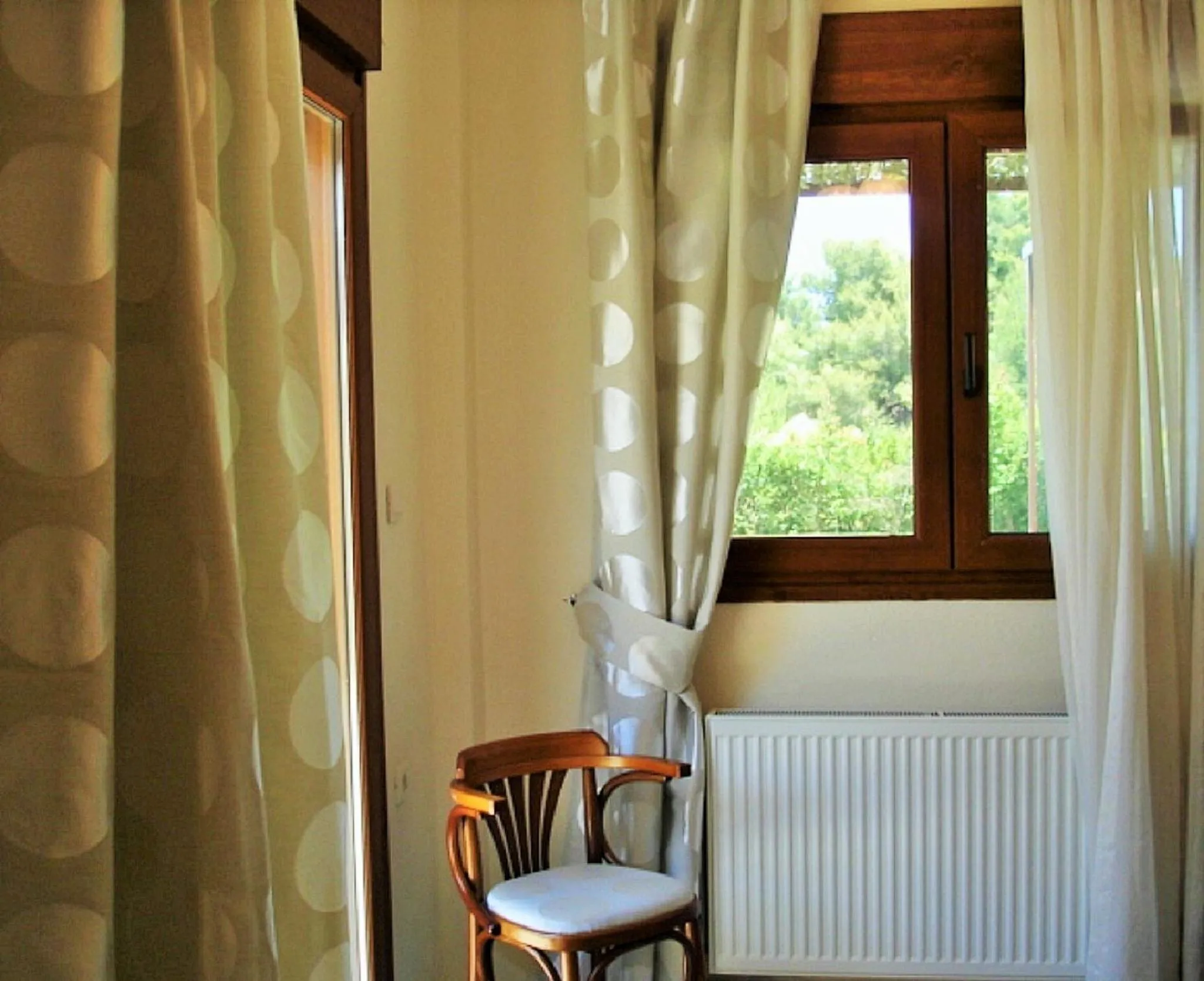 Photo of the whole room in Sea View House