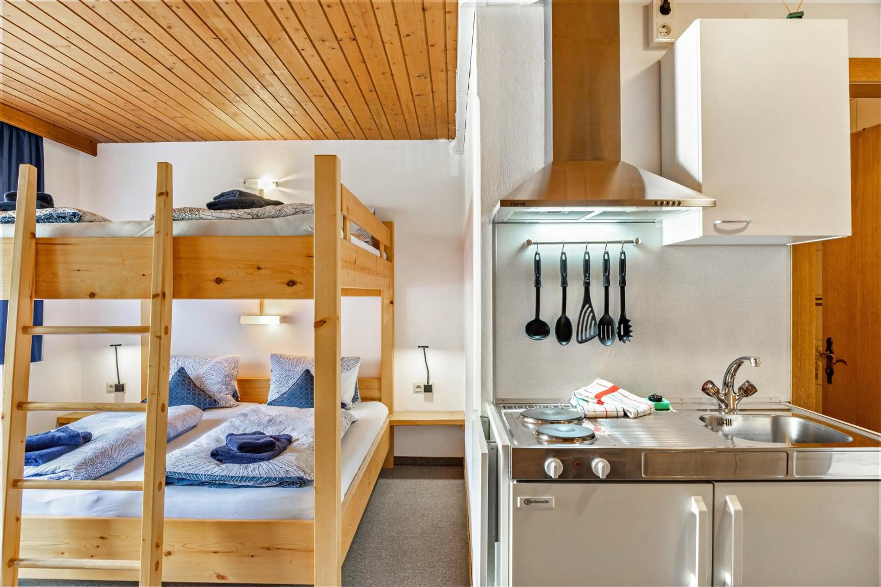 Property building, Bed in Studio Hochzillertal mit Sauna