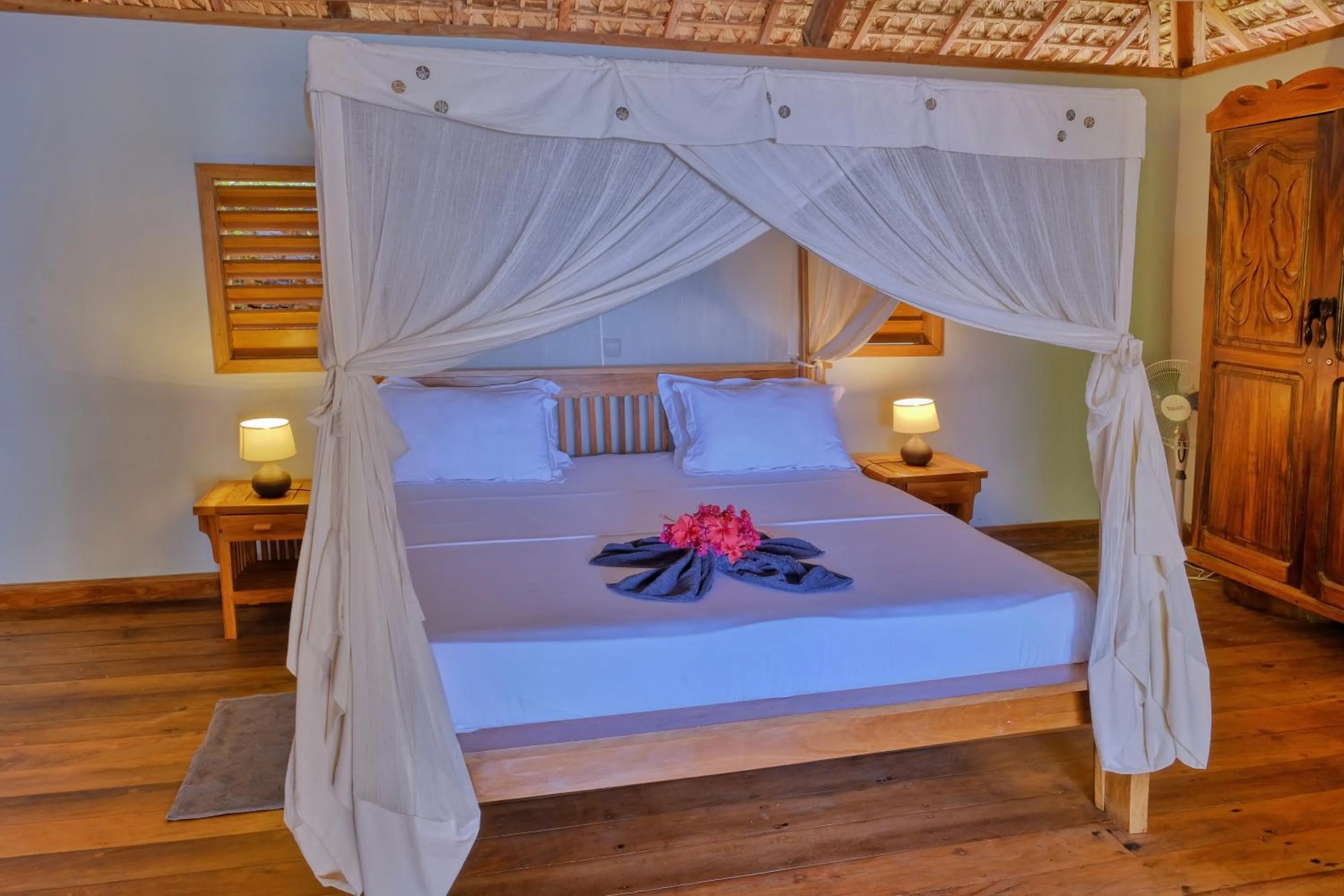 Deluxe Double Room with Sea View in Manja Kely Lodge - Nosy Komba Island