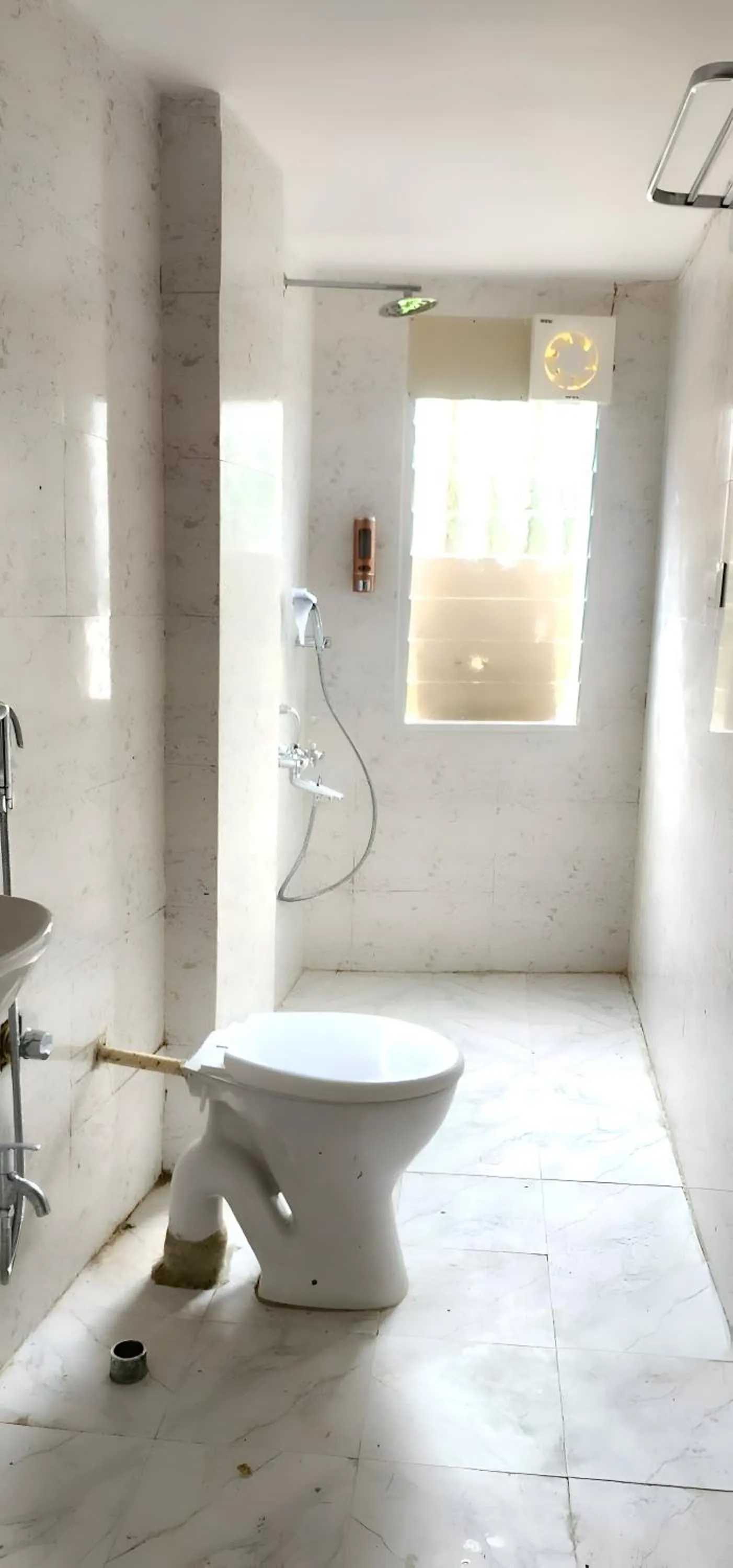 Shower in Hotel Dev Krishna Palace