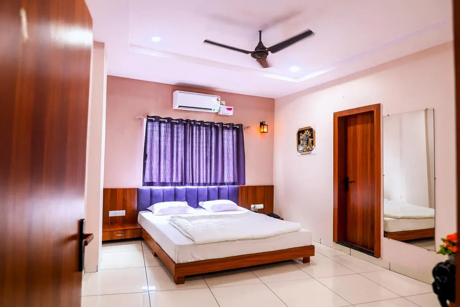 Bed in Hotel Dev Krishna Palace Bed in Hotel Dev Krishna Palace