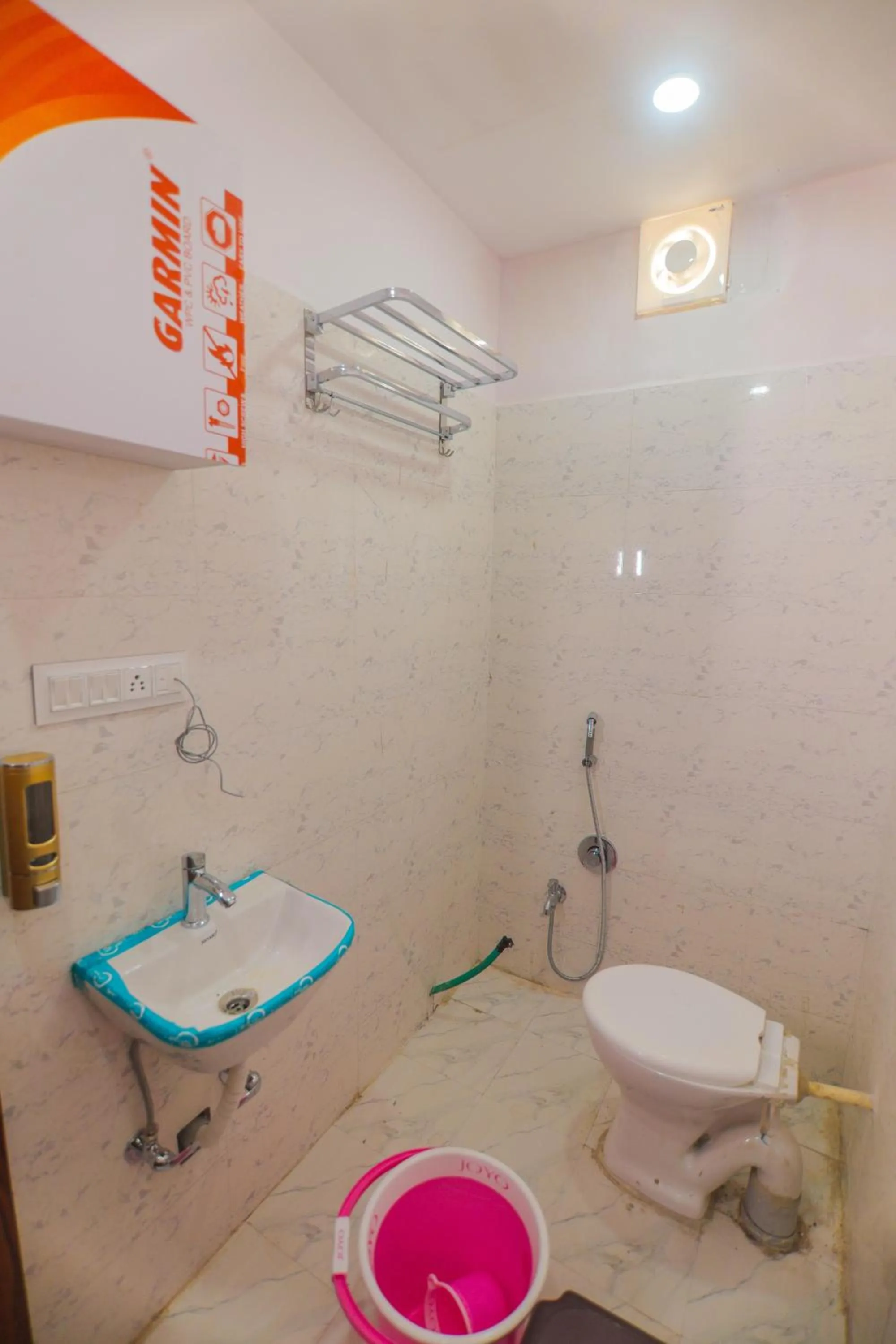 Shower in Hotel Dev Krishna Palace