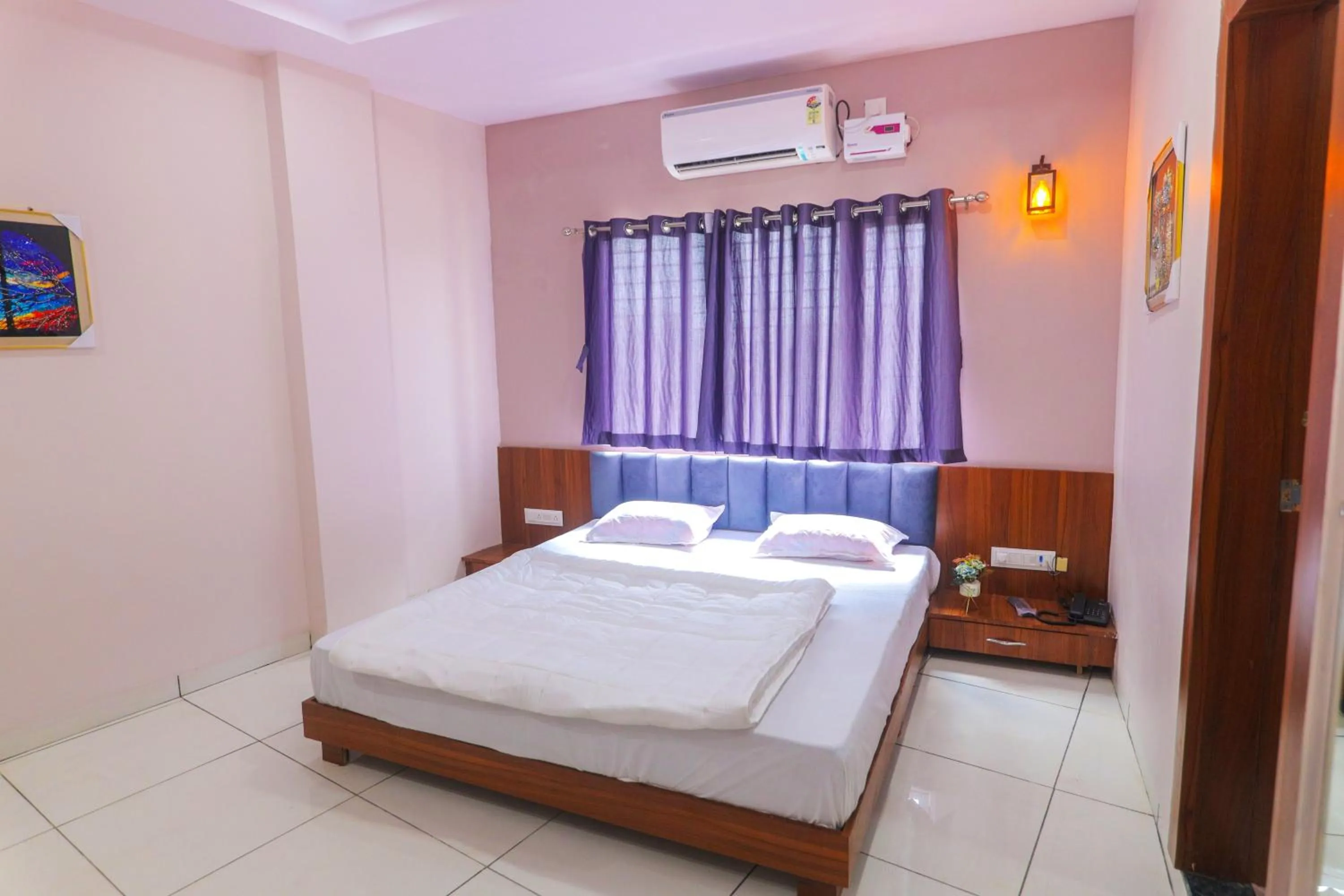 Bed in Hotel Dev Krishna Palace