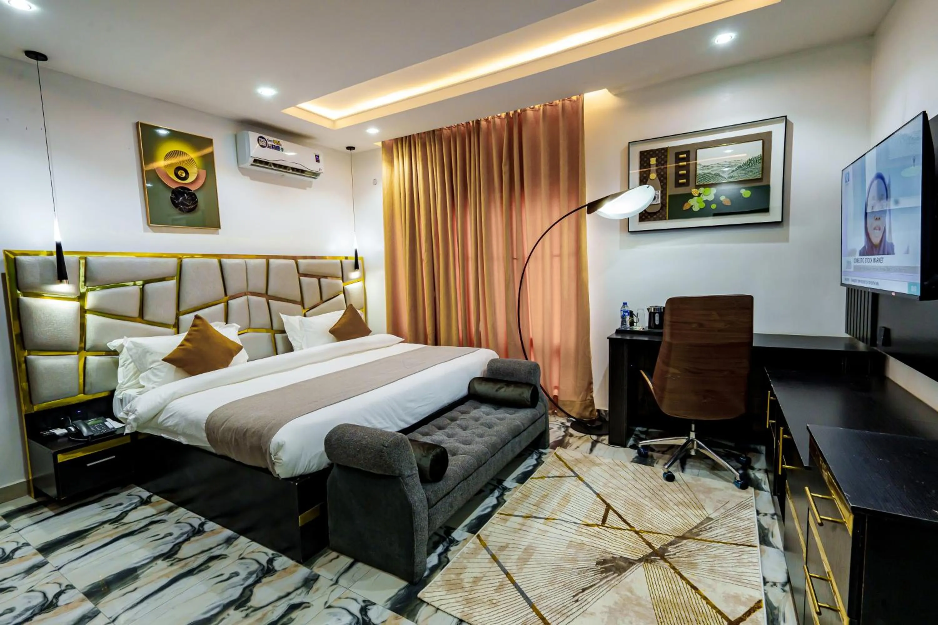 Bedroom, Bed in Roston Hotels