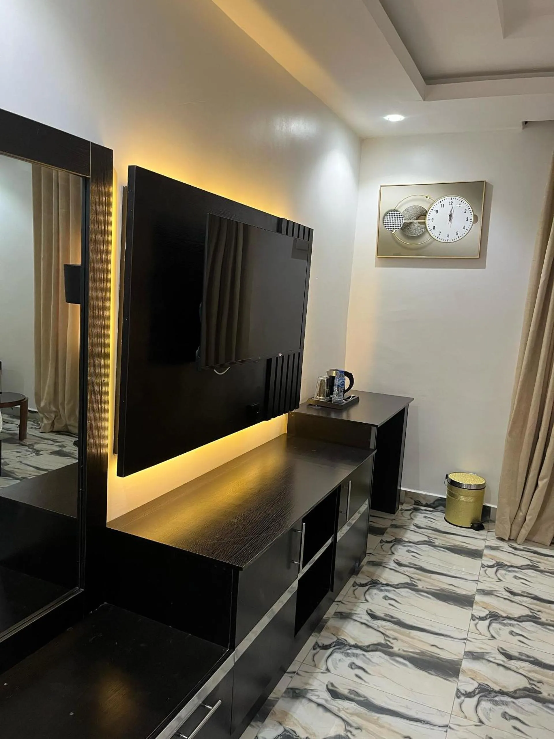 TV and multimedia in Roston Hotels