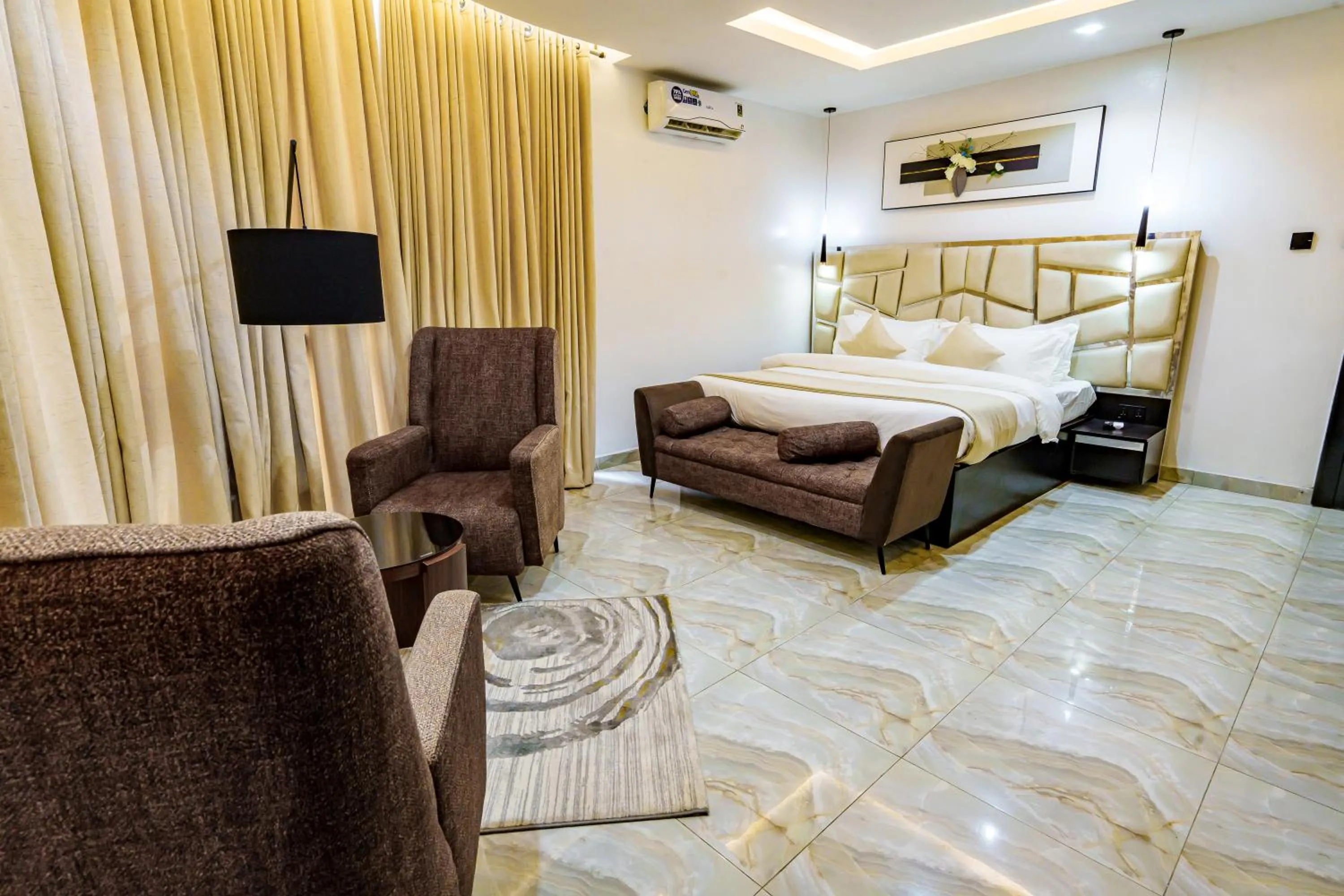 Bedroom, Bed in Roston Hotels
