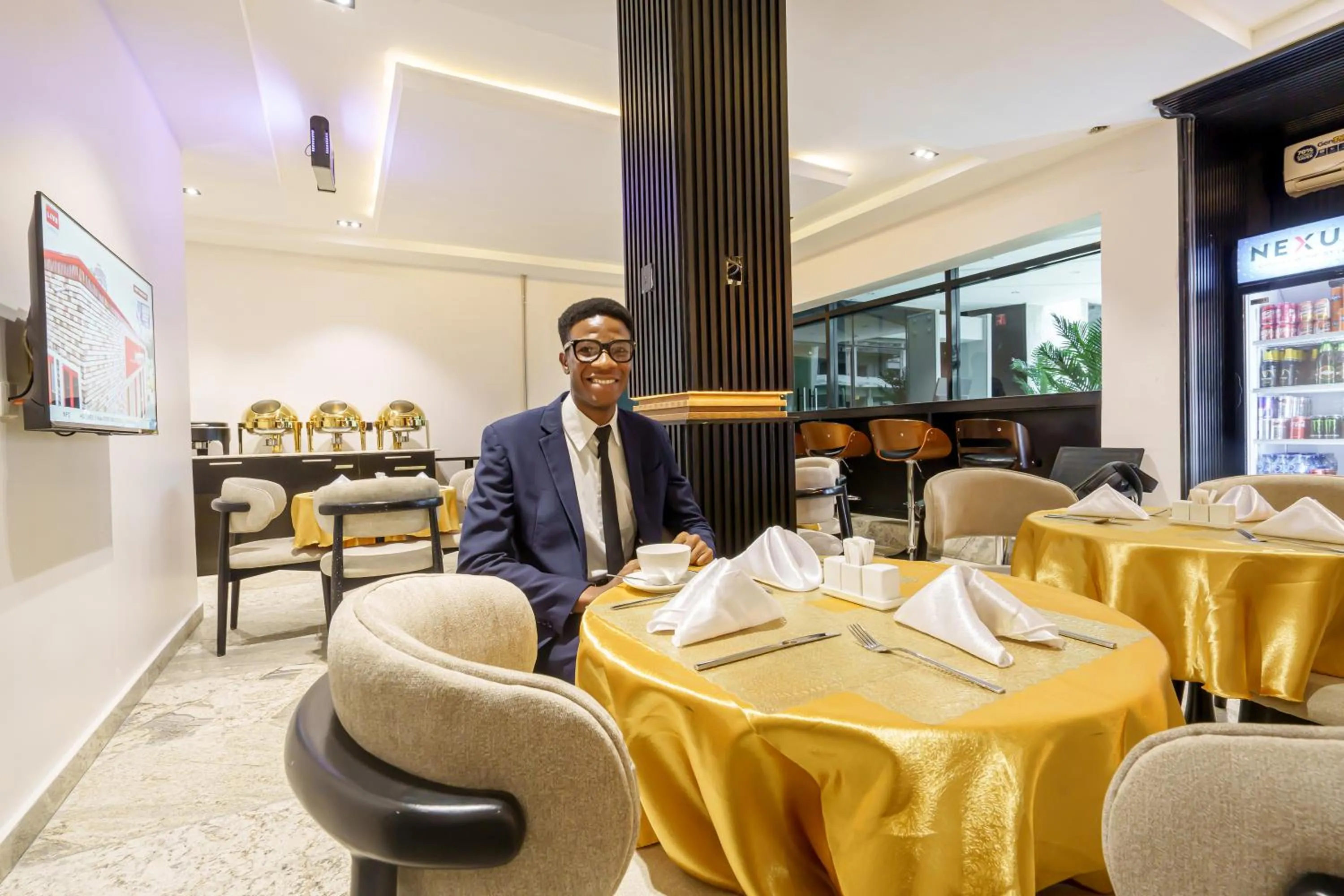Restaurant/places to eat in Roston Hotels