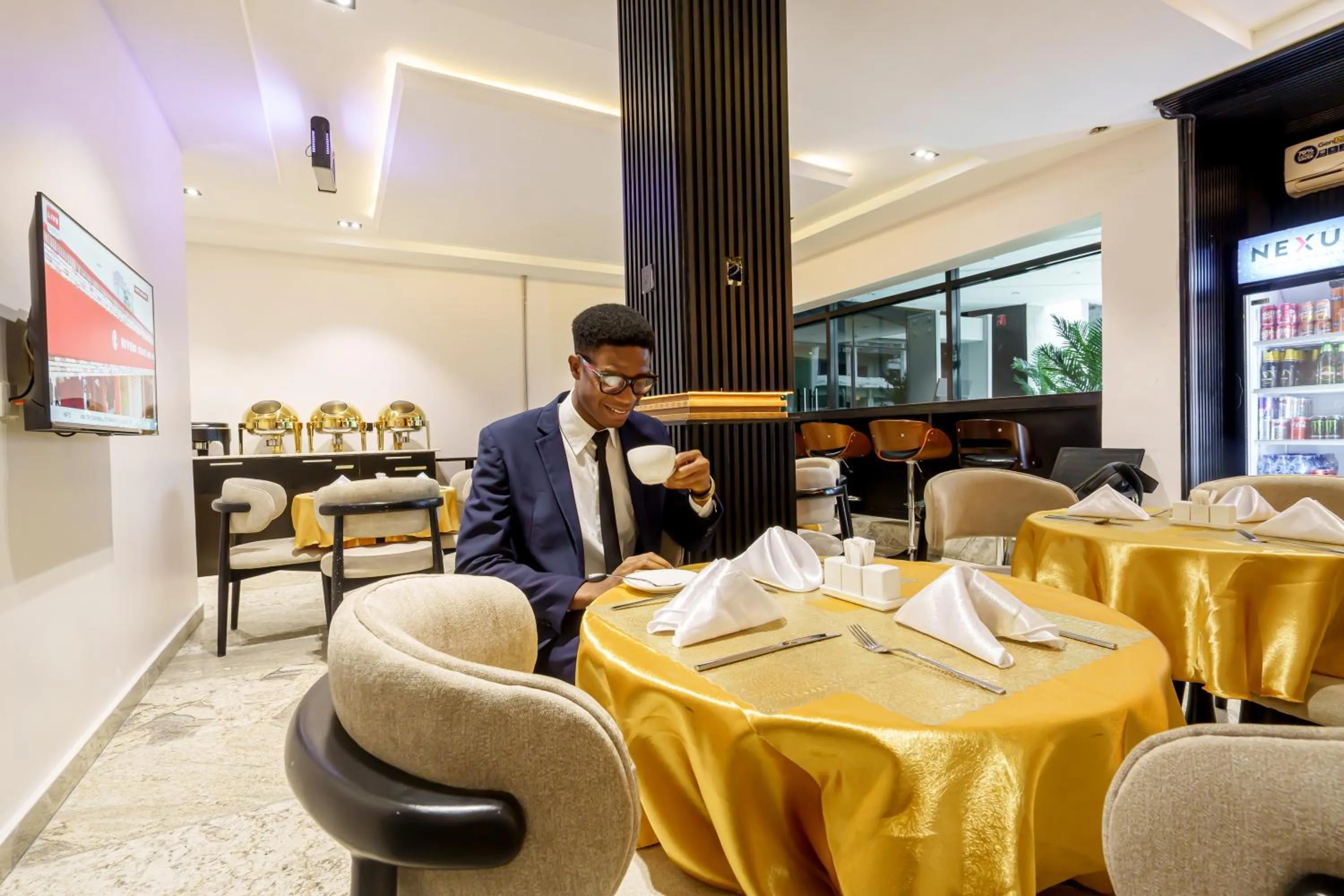 Restaurant/places to eat in Roston Hotels